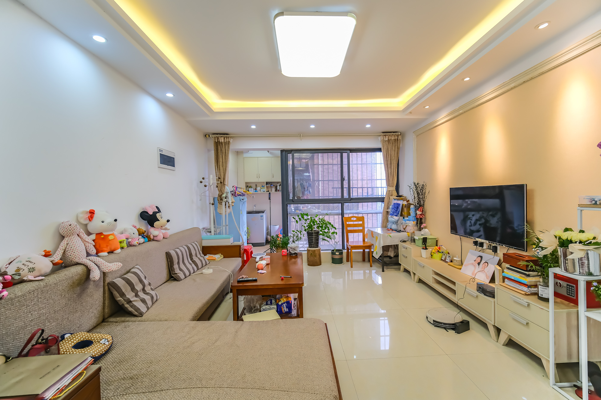 月亮湾草莓街区一、二期 4室2厅1卫 68.8万 月亮湾草莓街区一、二期 4室2厅1卫 68.8万客厅