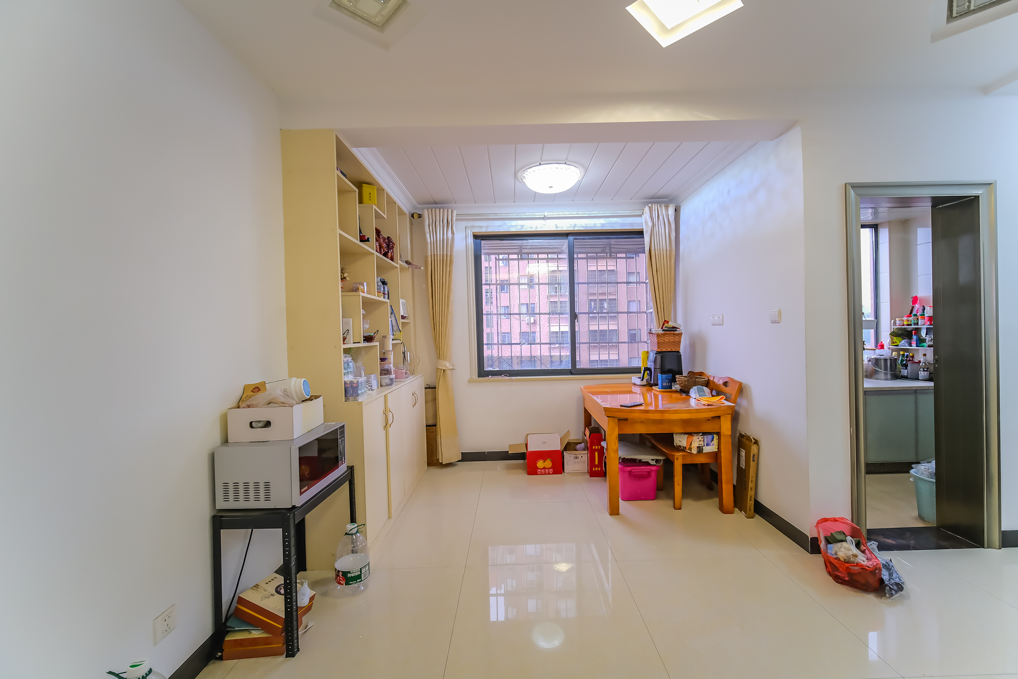 月亮湾草莓街区一、二期 4室2厅1卫 68.8万 月亮湾草莓街区一、二期 4室2厅1卫 68.8万客厅