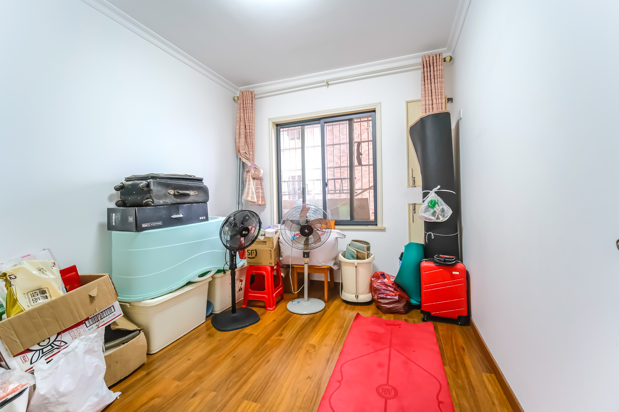 月亮湾草莓街区一、二期 4室2厅1卫 68.8万 月亮湾草莓街区一、二期 4室2厅1卫 68.8万卧室