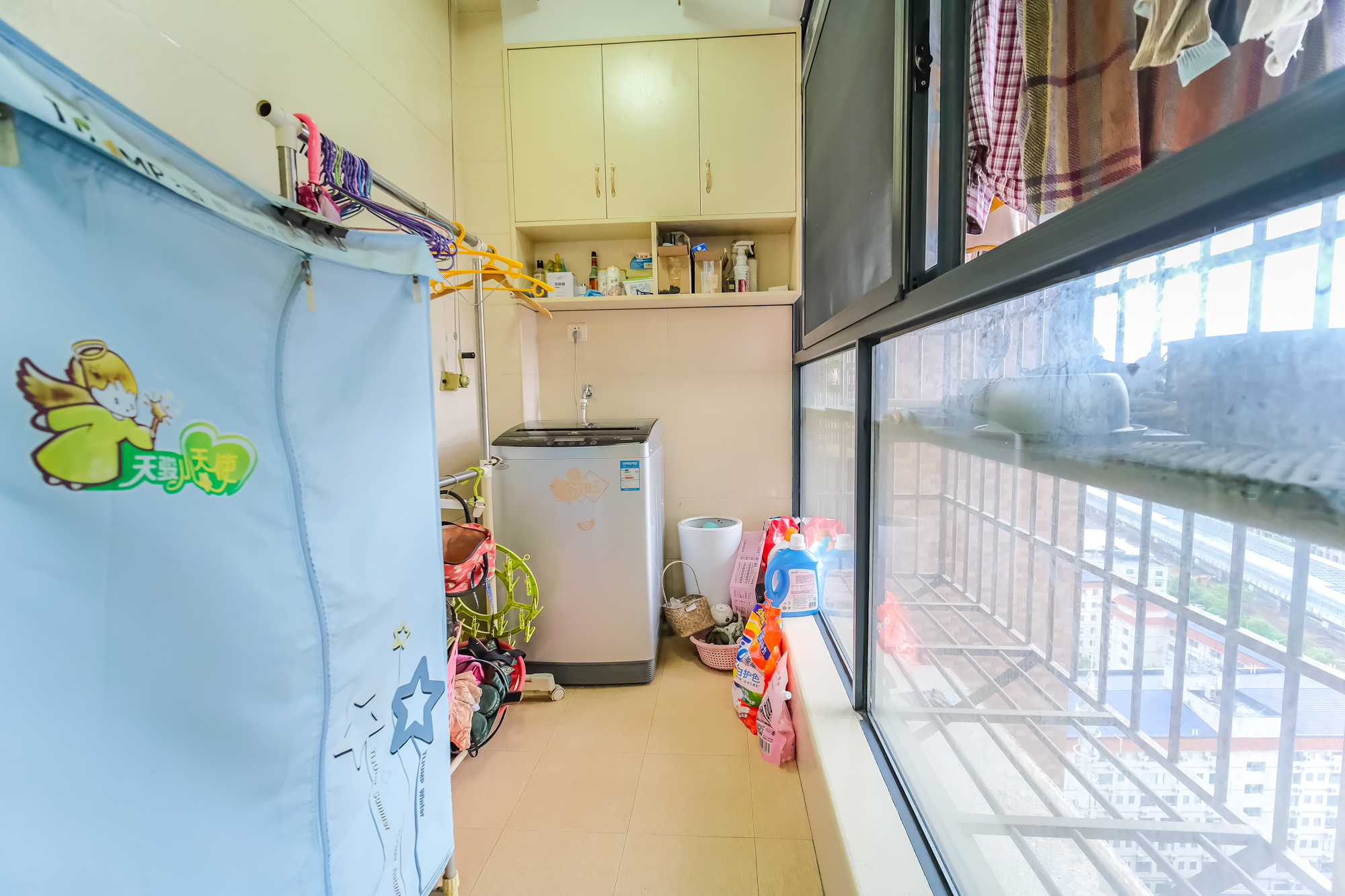 月亮湾草莓街区一、二期 4室2厅1卫 68.8万 月亮湾草莓街区一、二期 4室2厅1卫 68.8万阳台