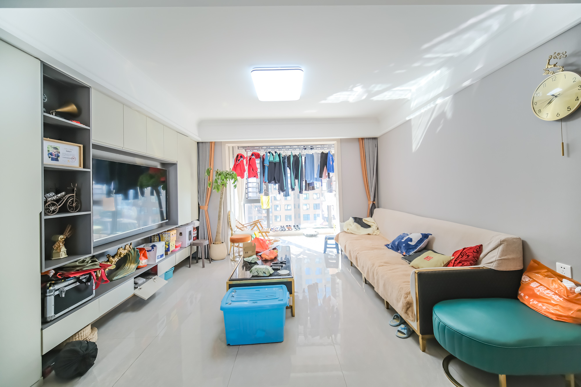 运达锦绣广场 3室2厅2卫 148.0万 运达锦绣广场 3室2厅2卫 148.0万客厅