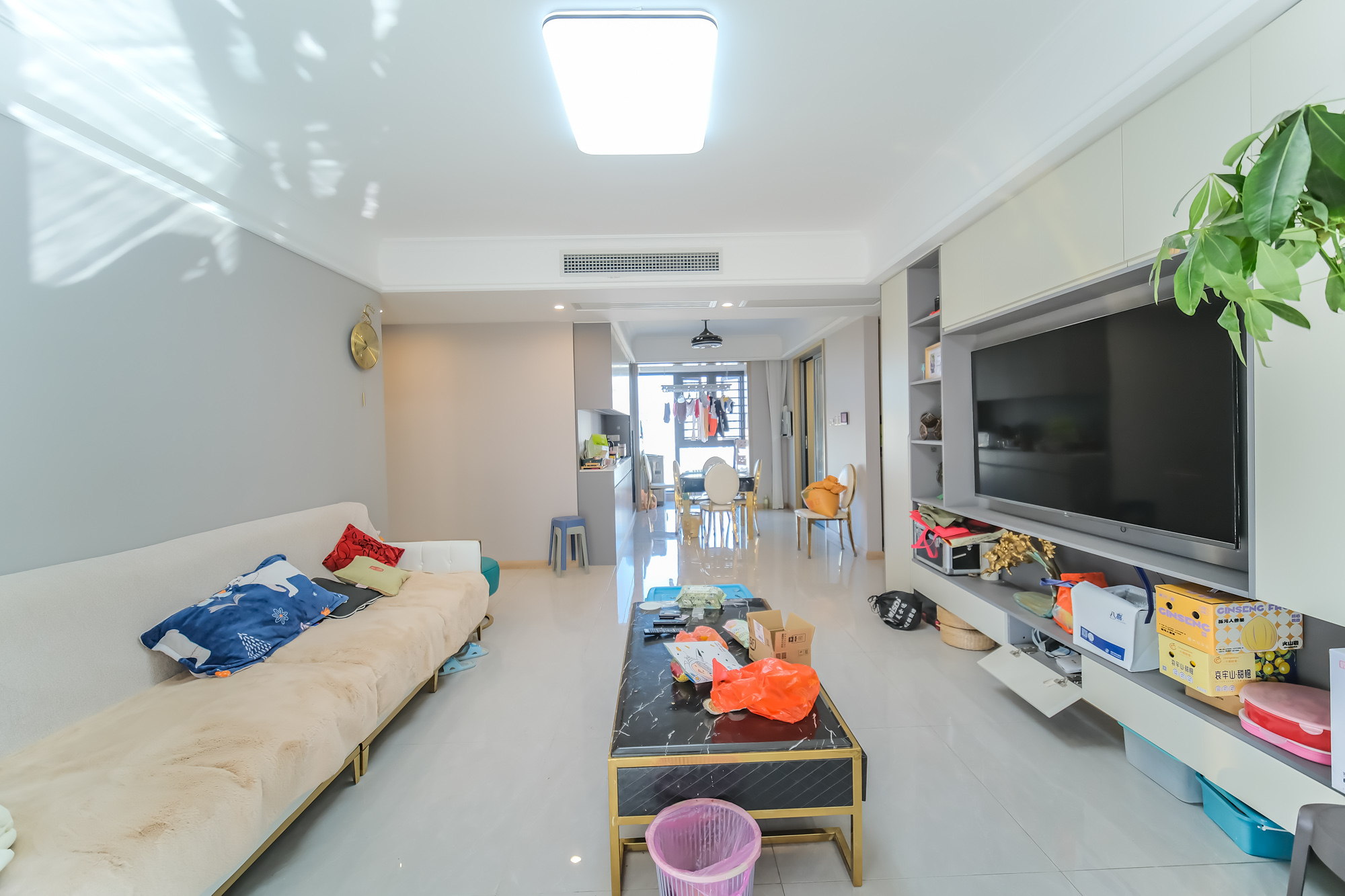 运达锦绣广场 3室2厅2卫 148.0万 运达锦绣广场 3室2厅2卫 148.0万客厅