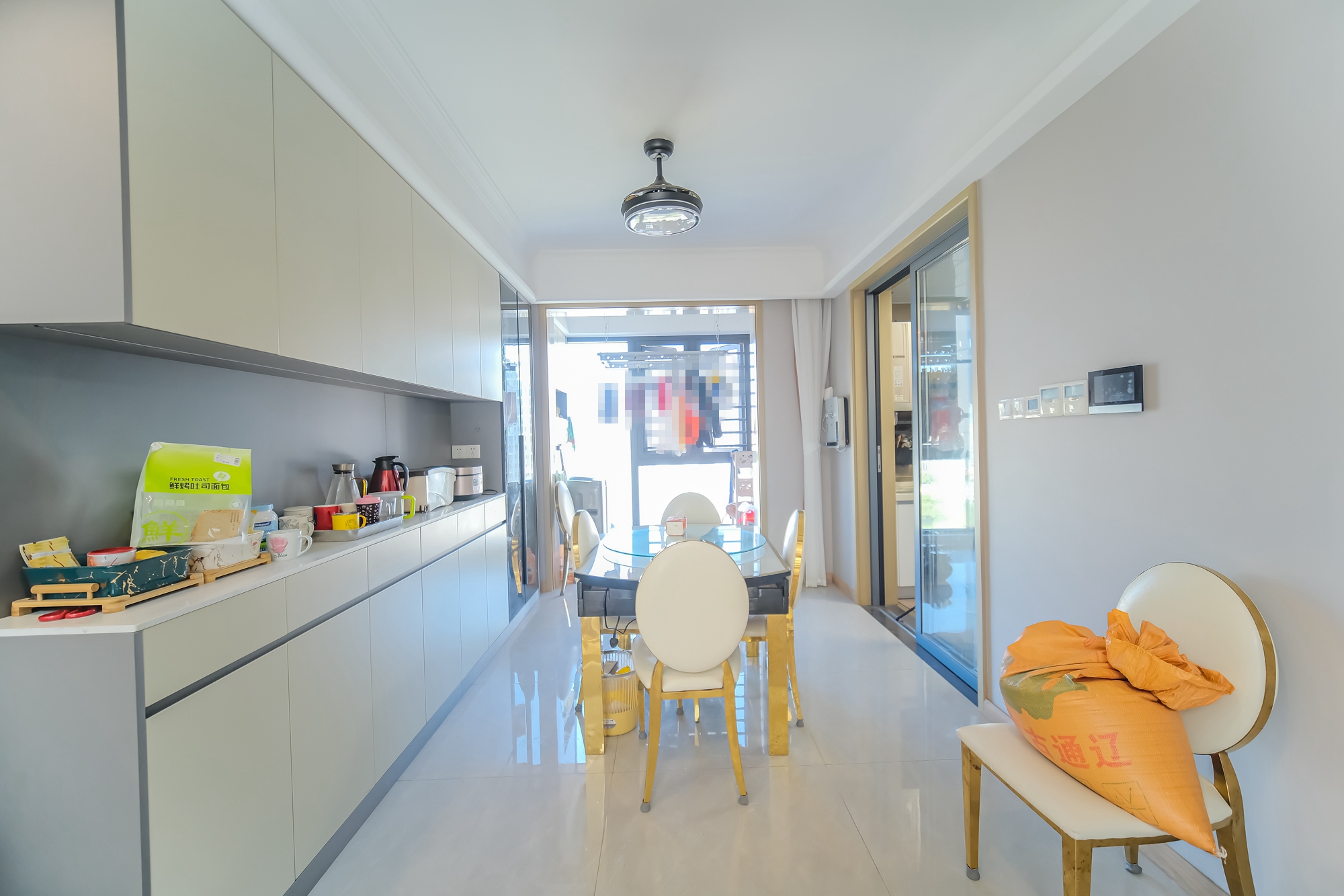 运达锦绣广场 3室2厅2卫 148.0万 运达锦绣广场 3室2厅2卫 148.0万客厅