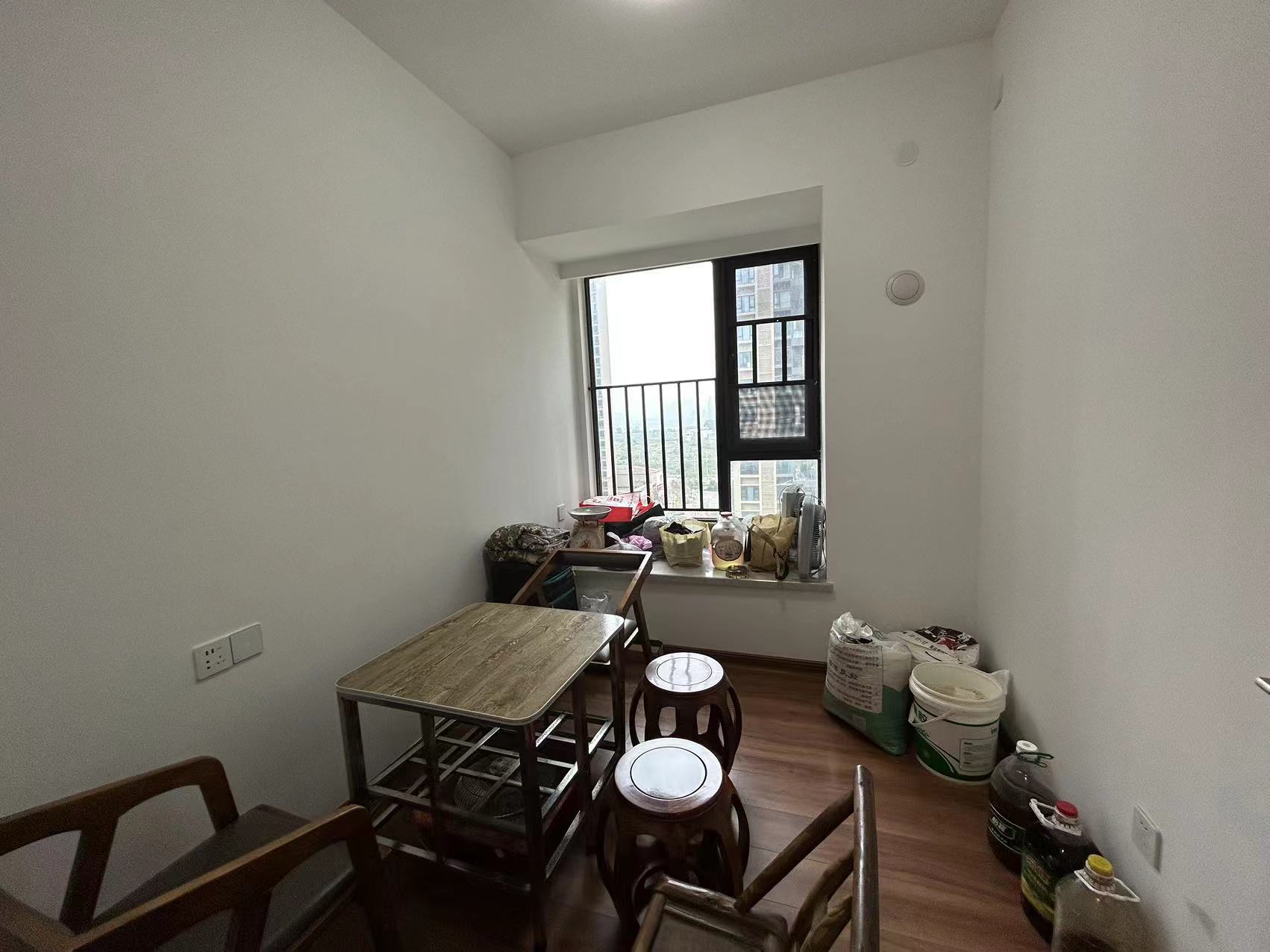 蓝溪谷 4室2厅2卫 94.0万 蓝溪谷 4室2厅2卫 94.0万室内图