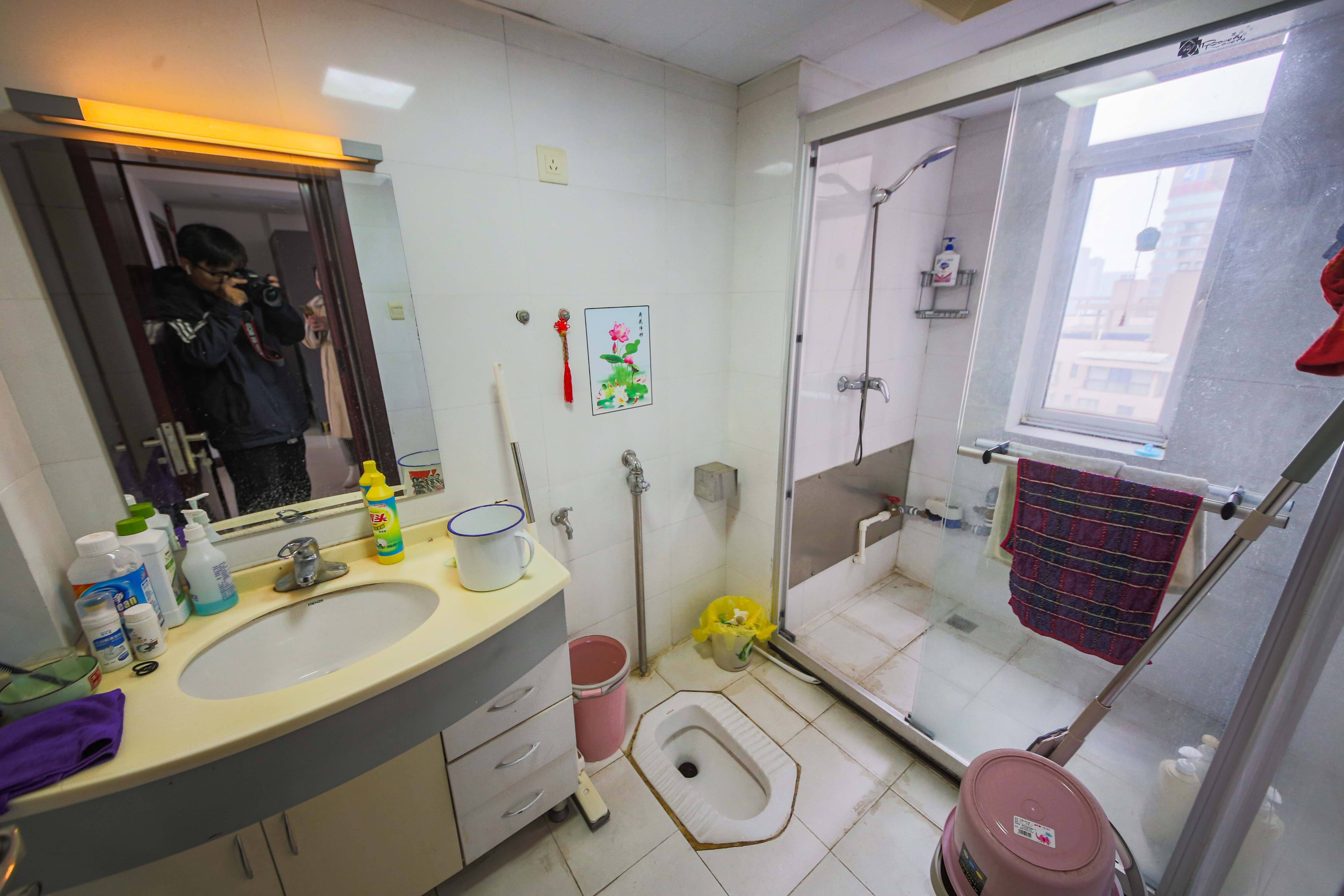 HC新城（建工集团单位房）  3室2厅2卫   166.00万卫生间