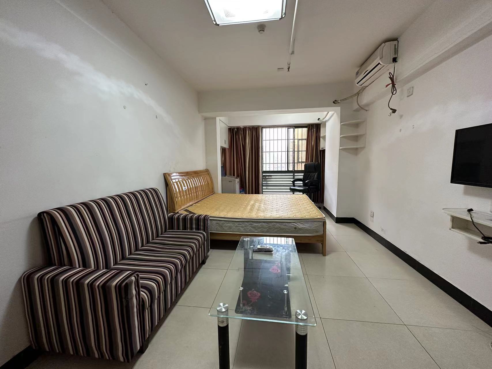 东方芙蓉 1室1厅1卫 1400.0元/月 东方芙蓉 1室1厅1卫 1400.0元/月室内图