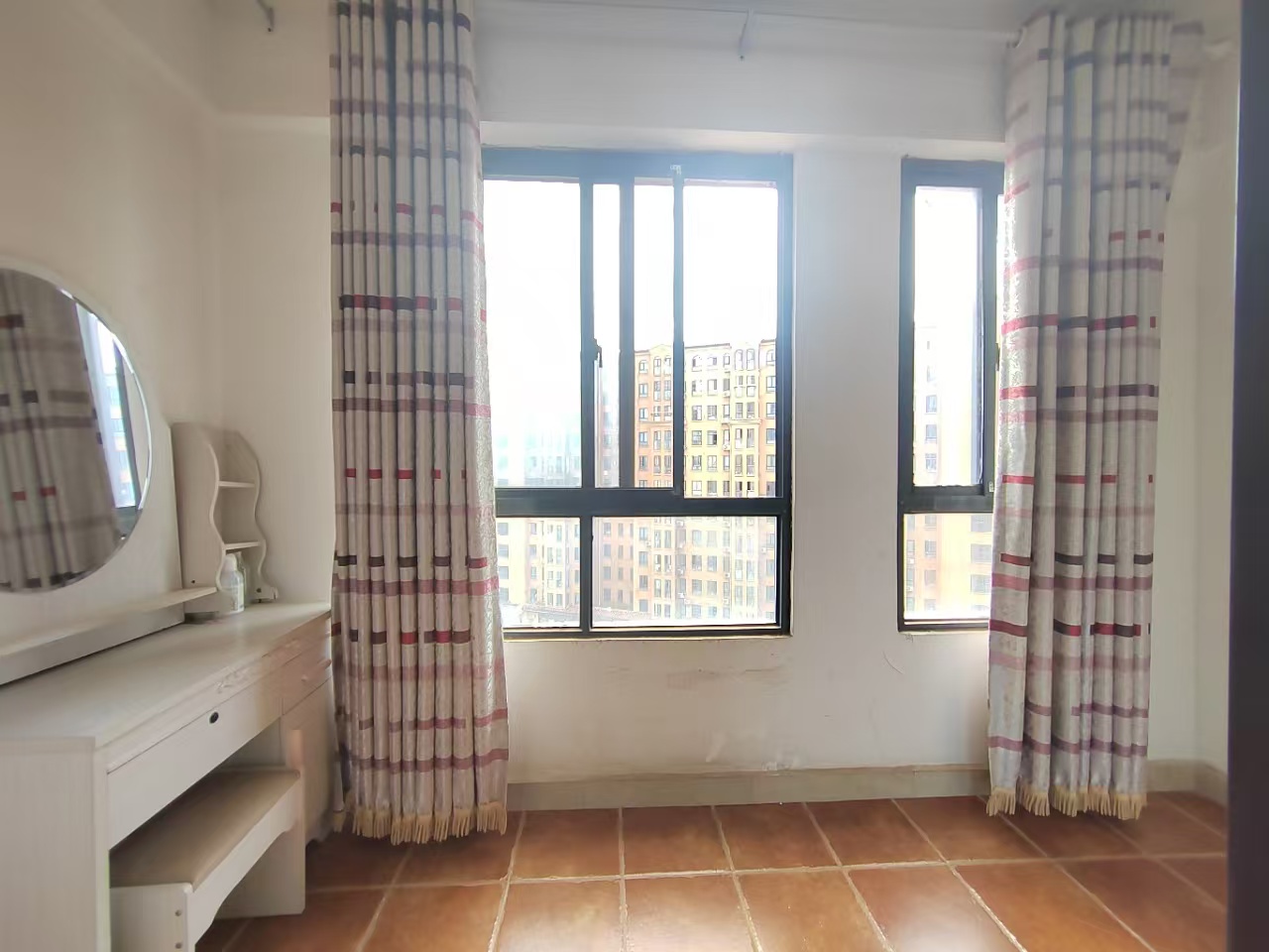 中信凯旋蓝岸(中信新城三期) 1室1厅1卫 1500.0元/月 中信凯旋蓝岸(中信新城三期) 1室1厅1卫 1500.0元/月室内图