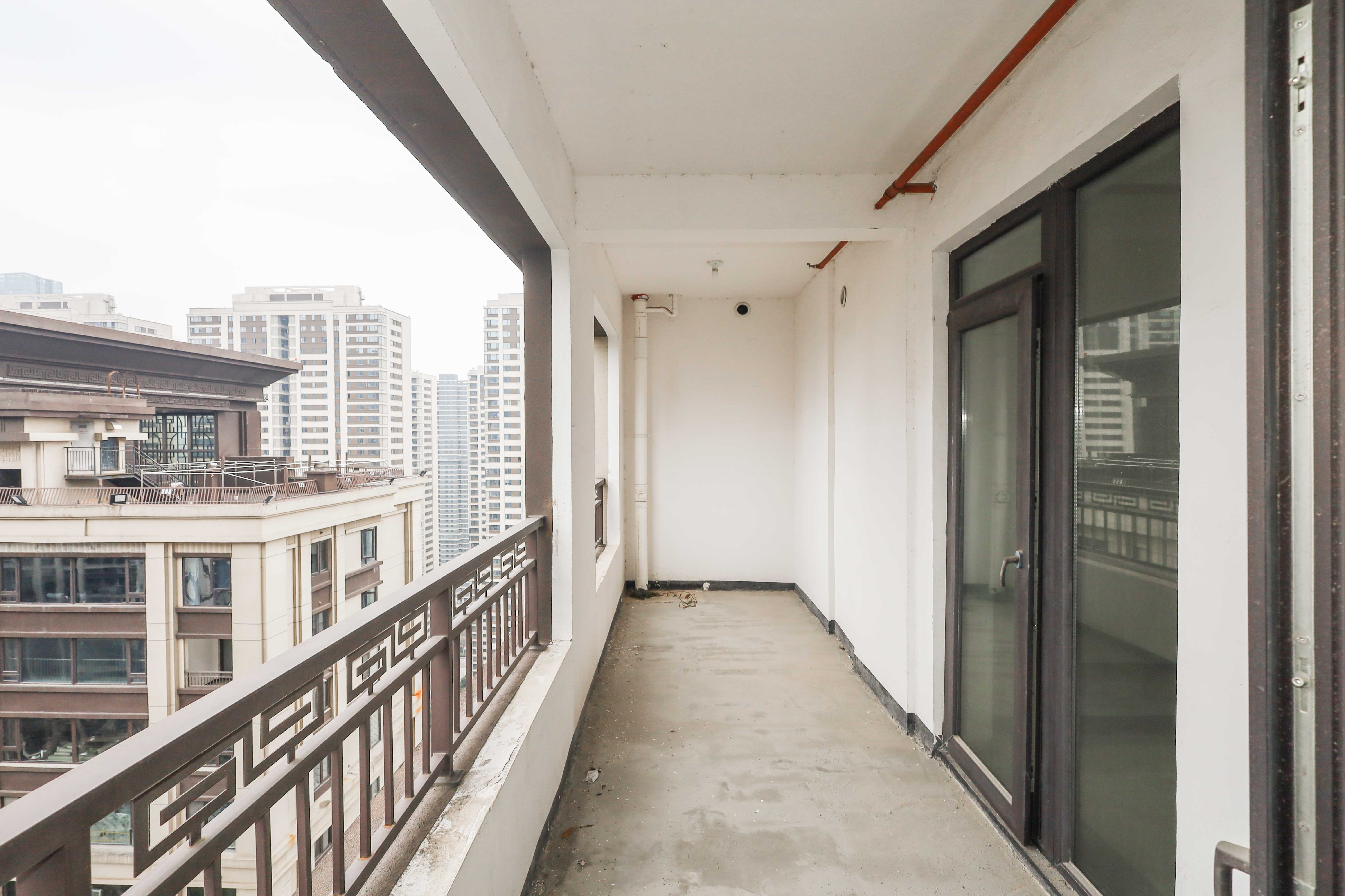建发央著  1室2厅2卫   205.00万阳台