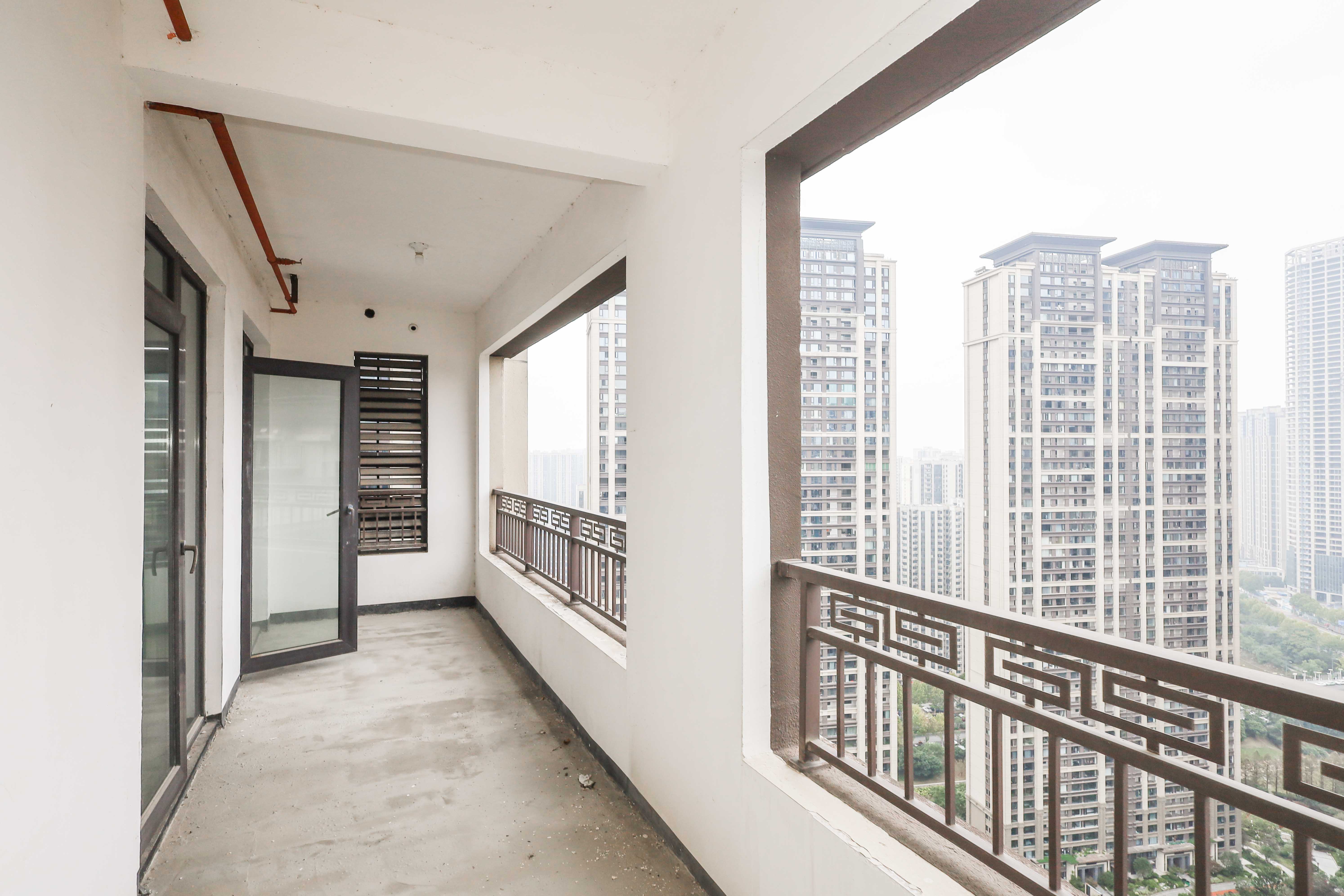 建发央著  1室2厅2卫   205.00万阳台