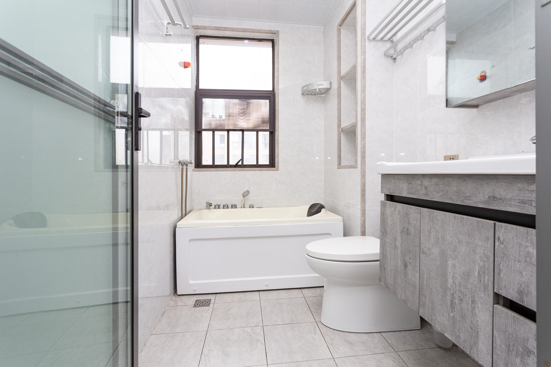 润和又一城  3室2厅2卫    125.0万 润和又一城  3室2厅2卫    125.0万卫生间