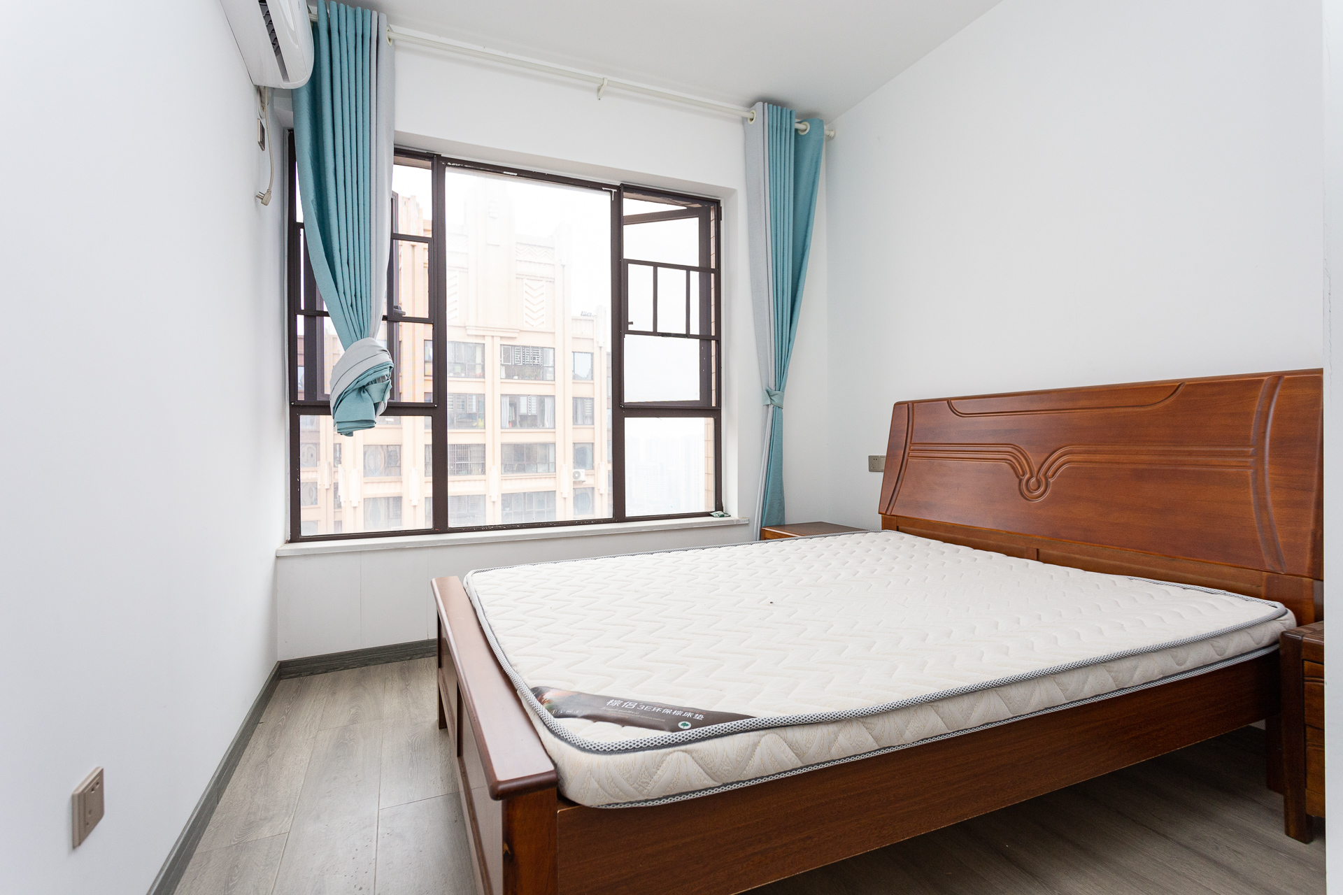 润和又一城  3室2厅2卫    125.0万 润和又一城  3室2厅2卫    125.0万卧室