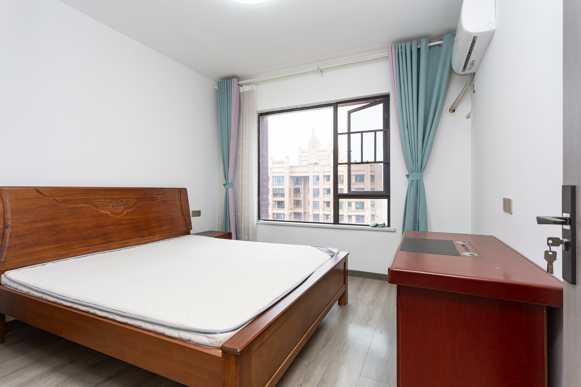 润和又一城  3室2厅2卫    125.0万 润和又一城  3室2厅2卫    125.0万卧室