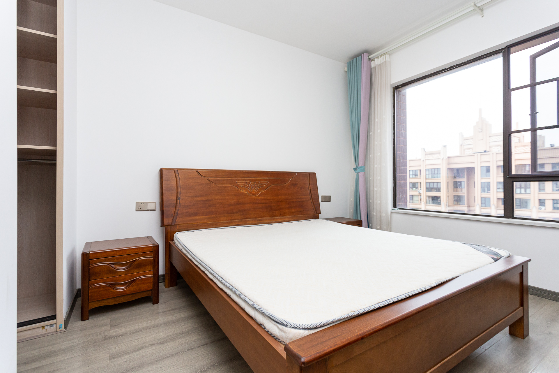 润和又一城  3室2厅2卫    125.0万 润和又一城  3室2厅2卫    125.0万卧室