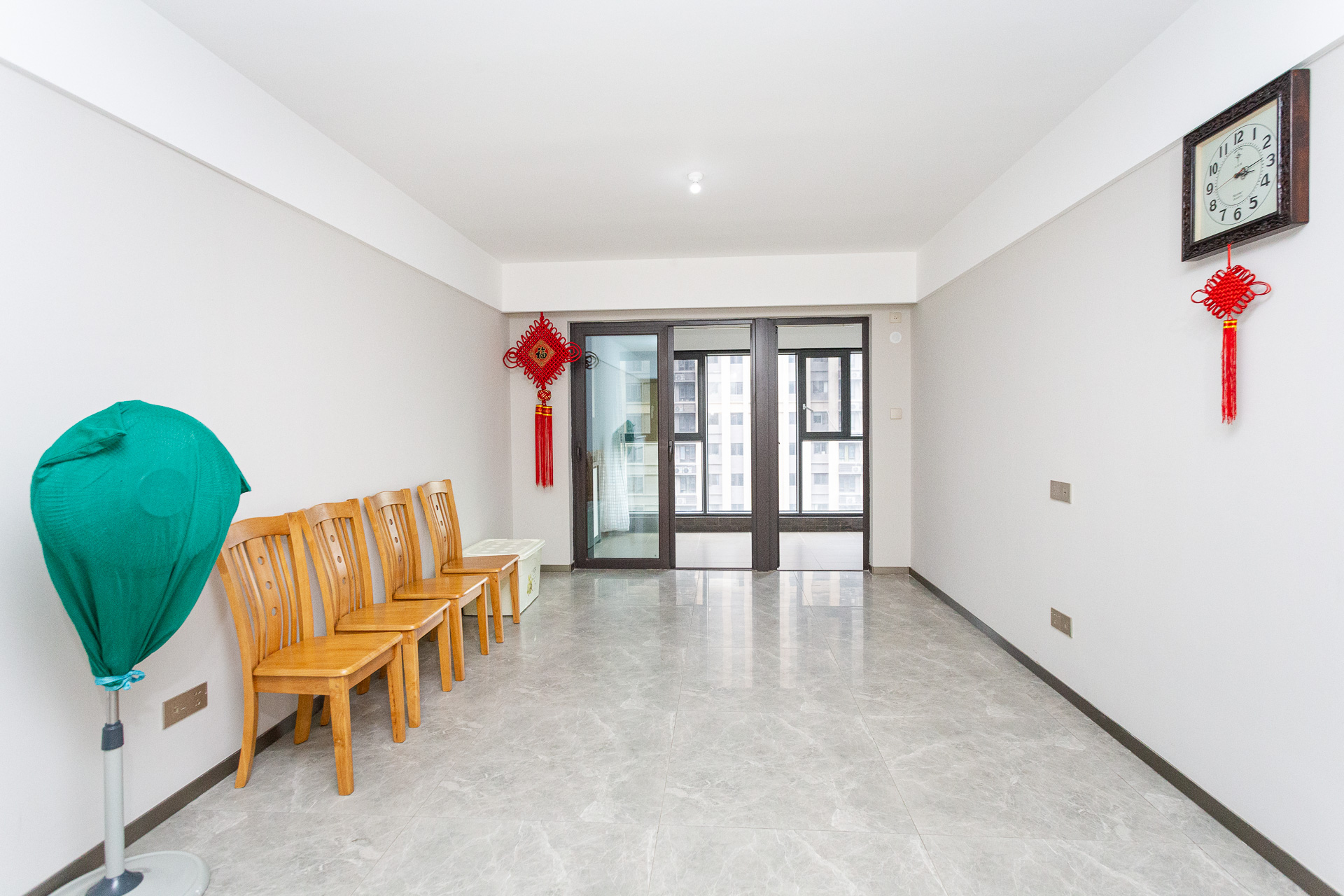 时代倾城四期 2室2厅1卫 79.8万 时代倾城四期 2室2厅1卫 79.8万客厅