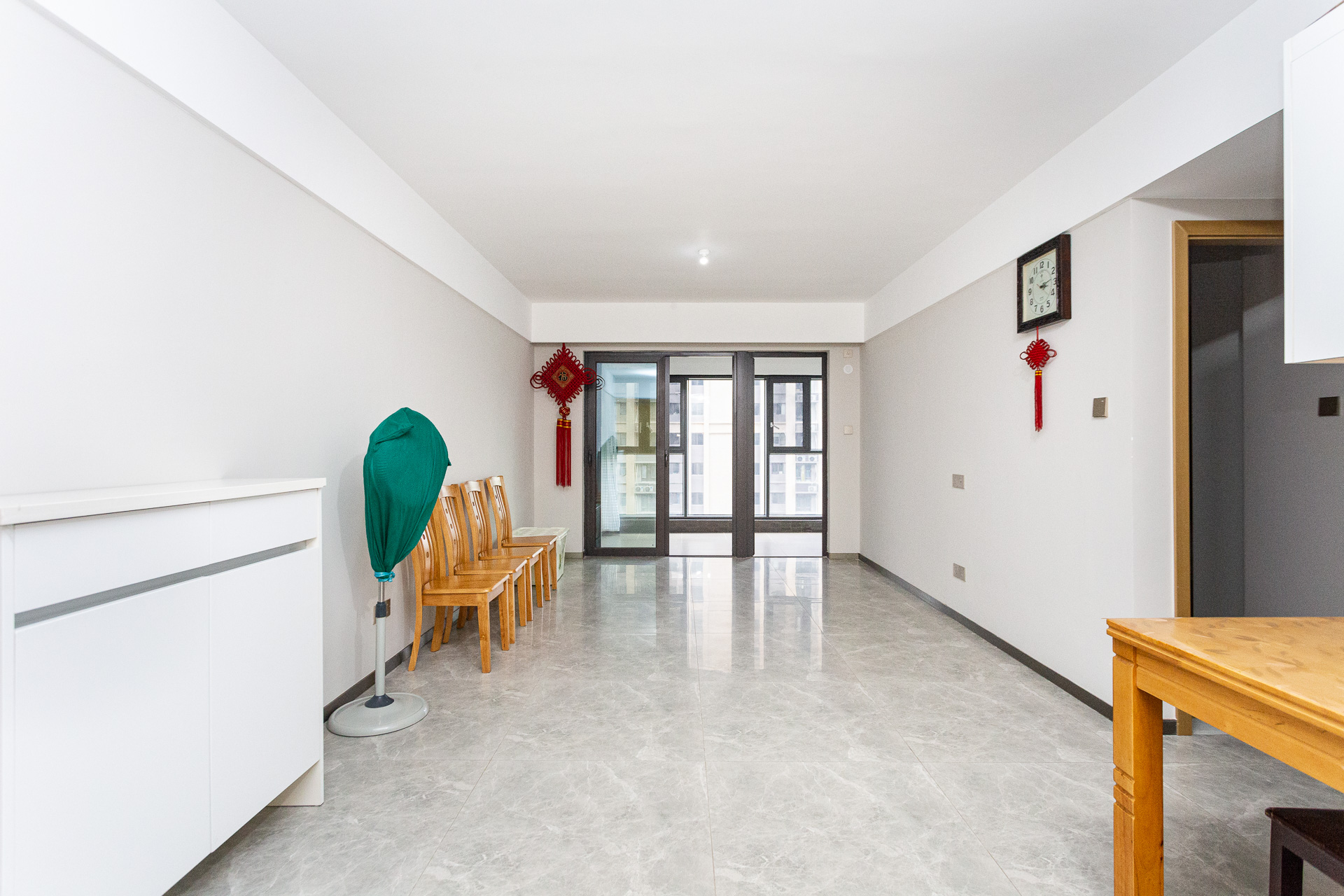 时代倾城四期 2室2厅1卫 79.8万 时代倾城四期 2室2厅1卫 79.8万客厅