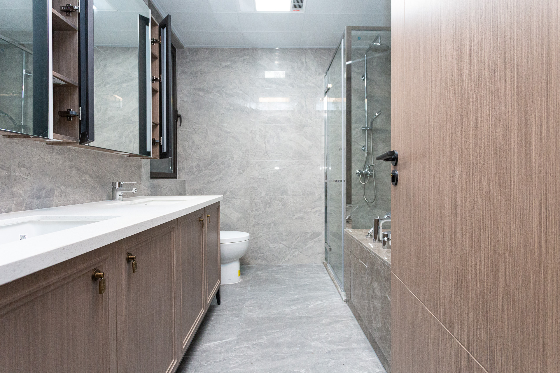 时代建发和著  4室2厅3卫    329.8万 时代建发和著  4室2厅3卫    329.8万卫生间