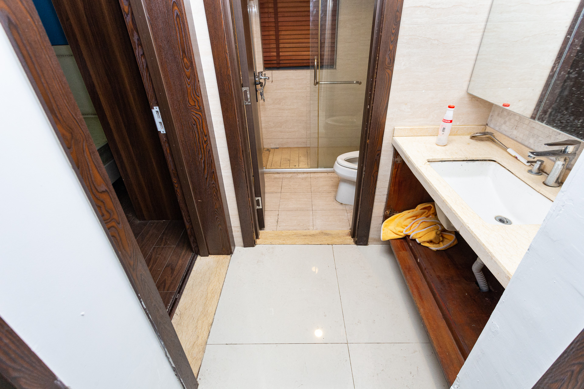 明发国际城  4室2厅2卫    118.0万 明发国际城  4室2厅2卫    118.0万卫生间