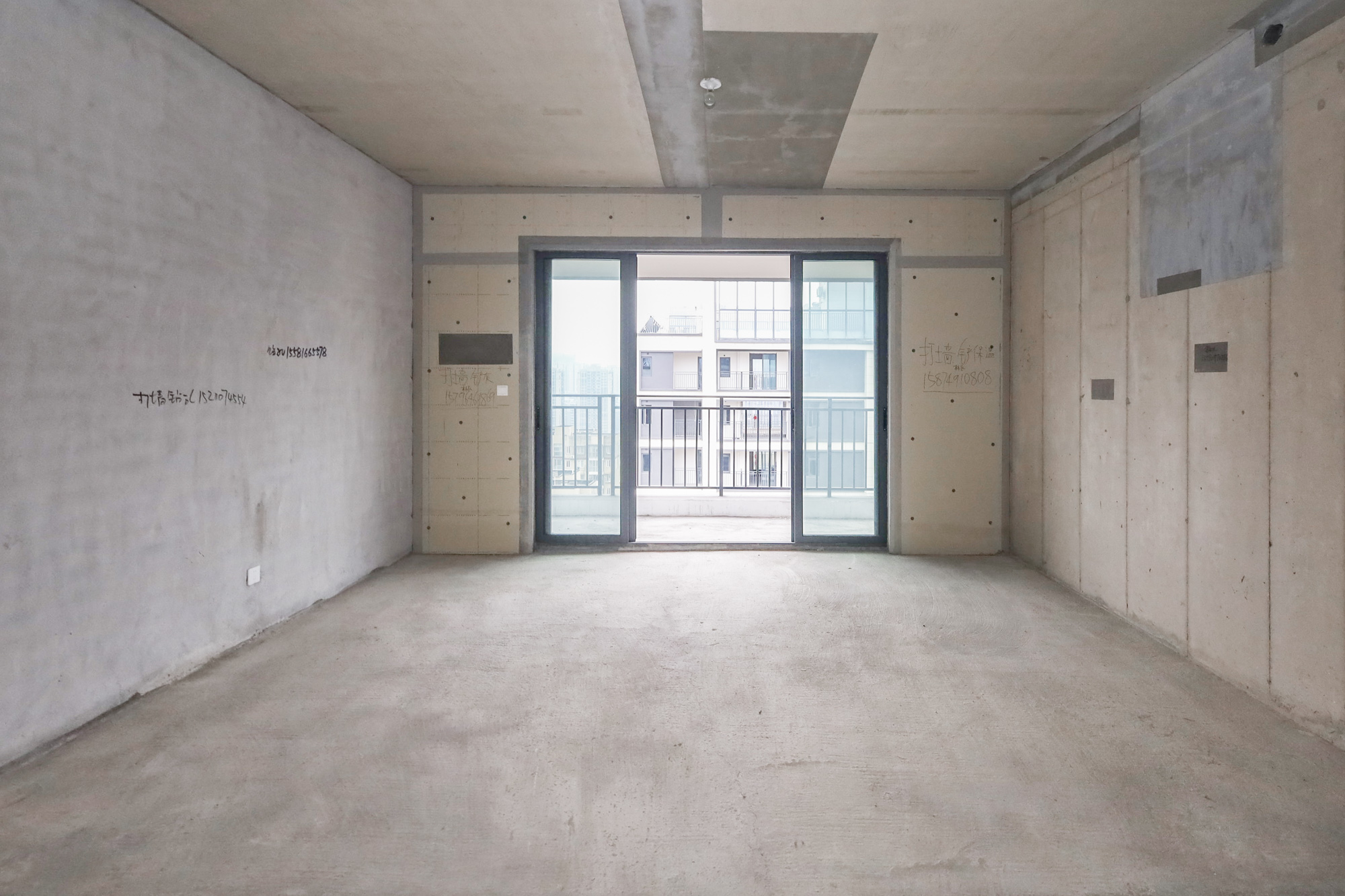 轨道中建麓江府  4室2厅2卫   228.00万