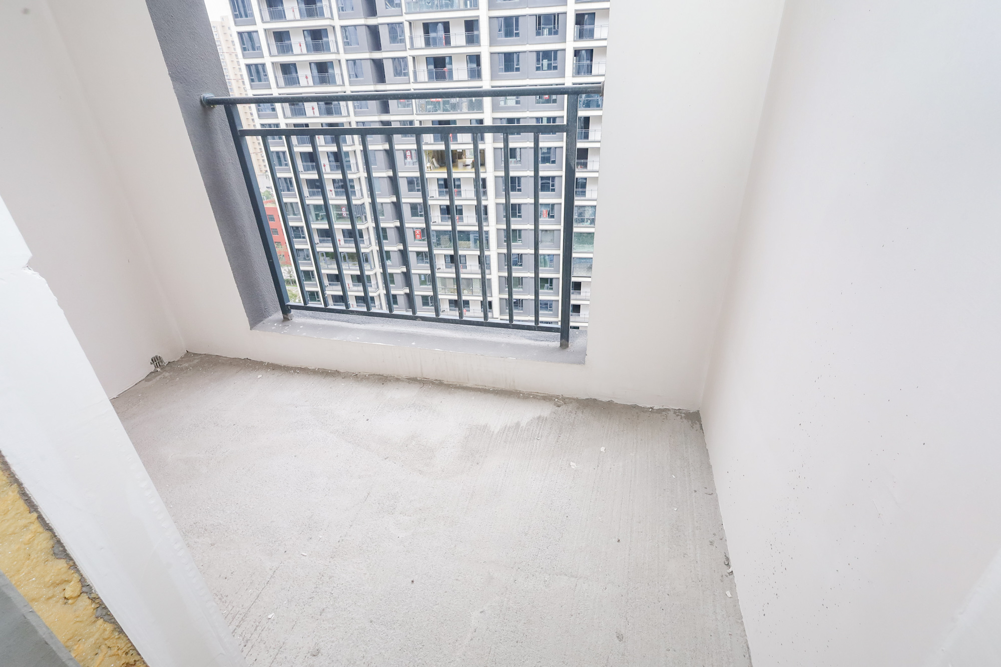 轨道中建麓江府  4室2厅2卫   235.00万其他
