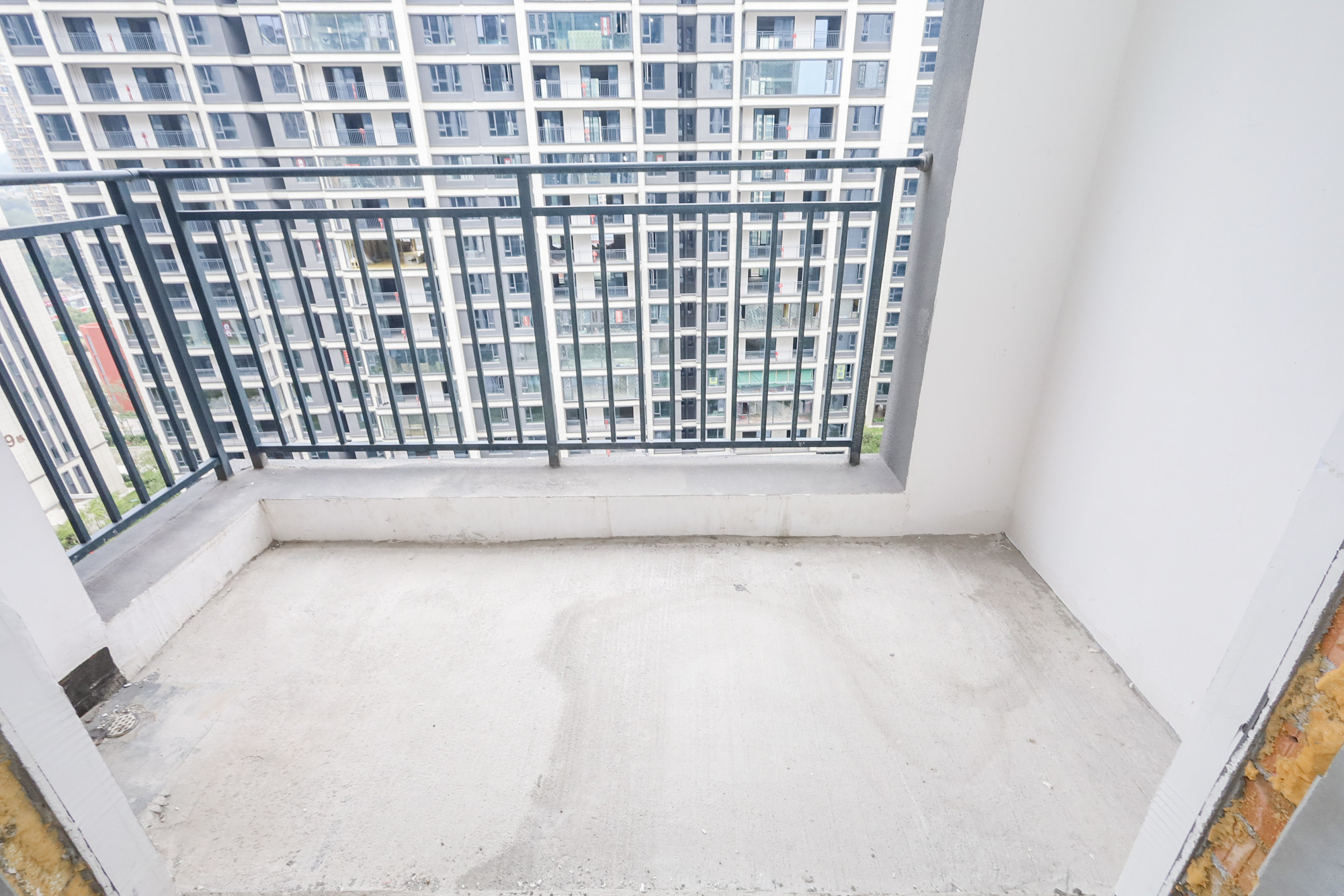 轨道中建麓江府  4室2厅2卫   235.00万其他