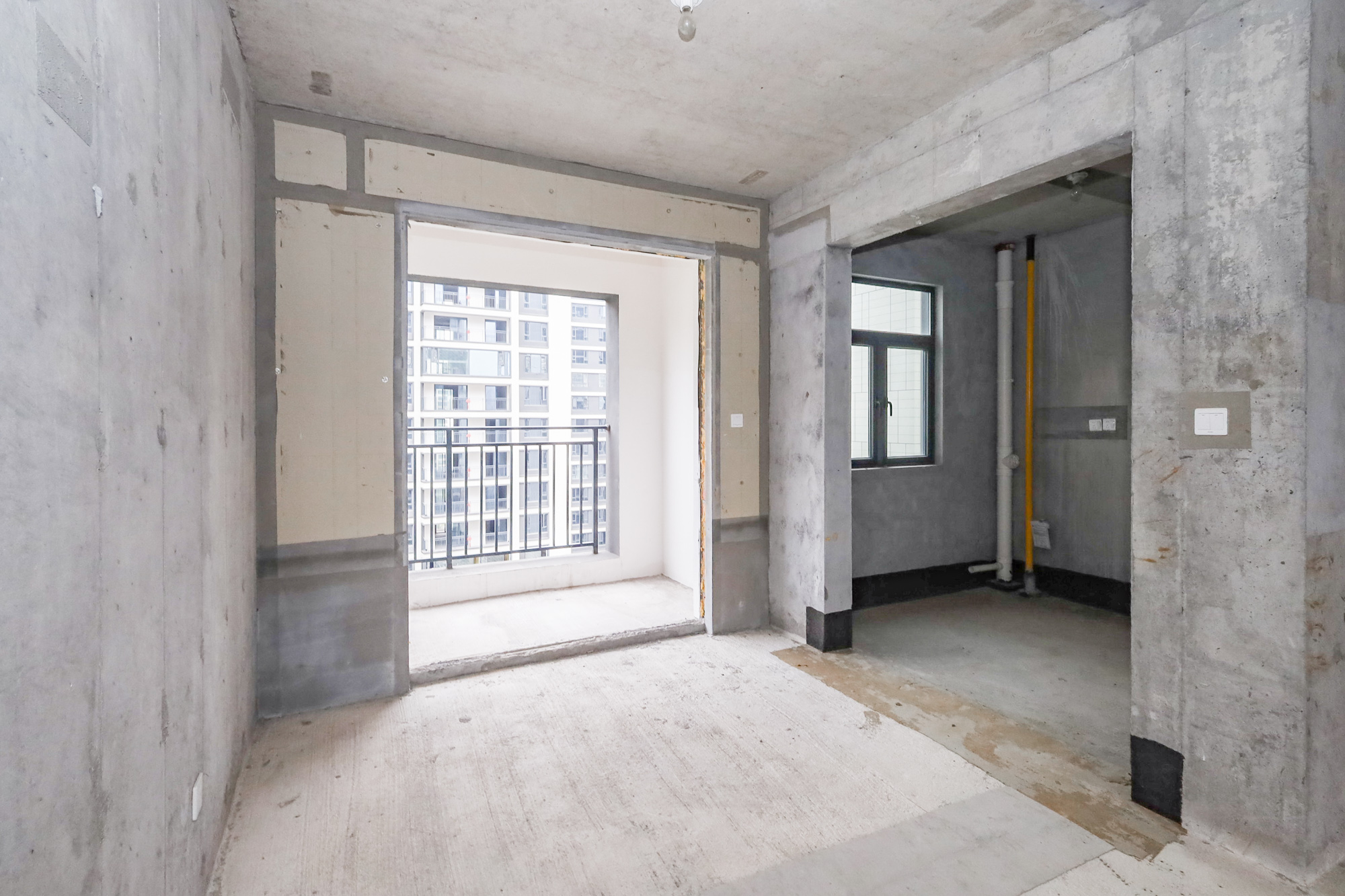 轨道中建麓江府  4室2厅2卫   235.00万其他