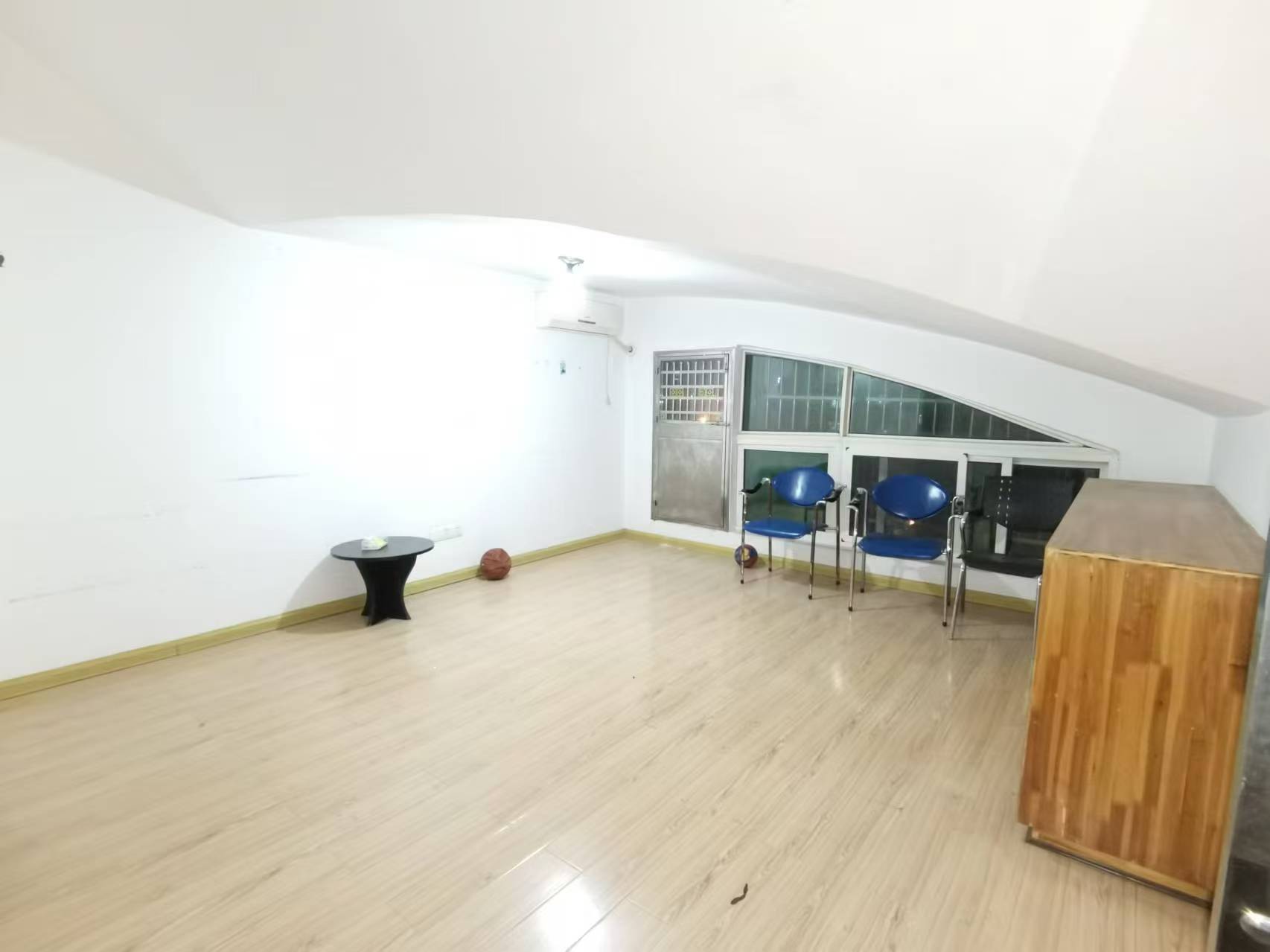 恒鑫澜北湾  5室2厅2卫   2400.00元/月室内图