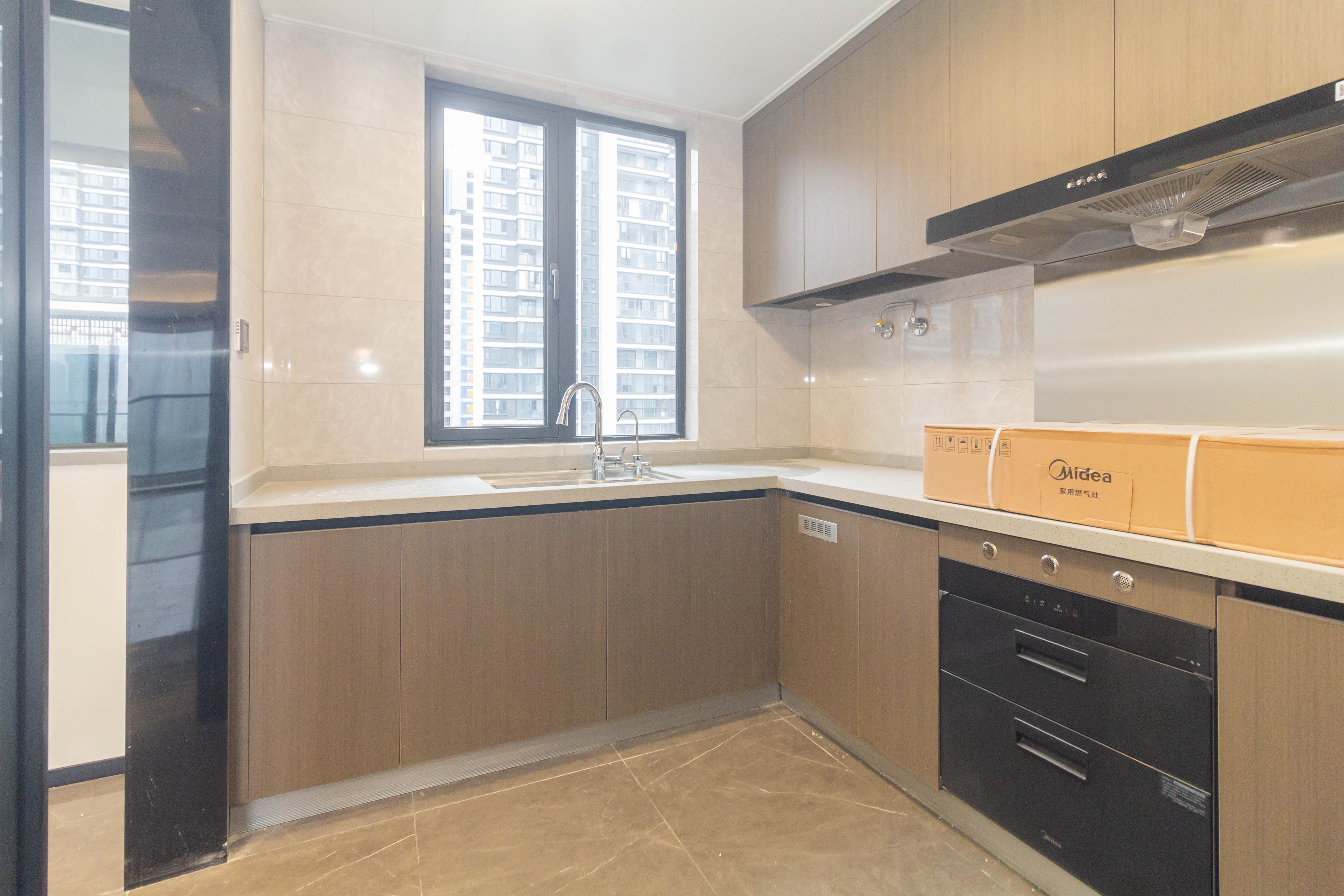 美的云樾  4室2厅2卫    308.0万 美的云樾  4室2厅2卫    308.0万厨房