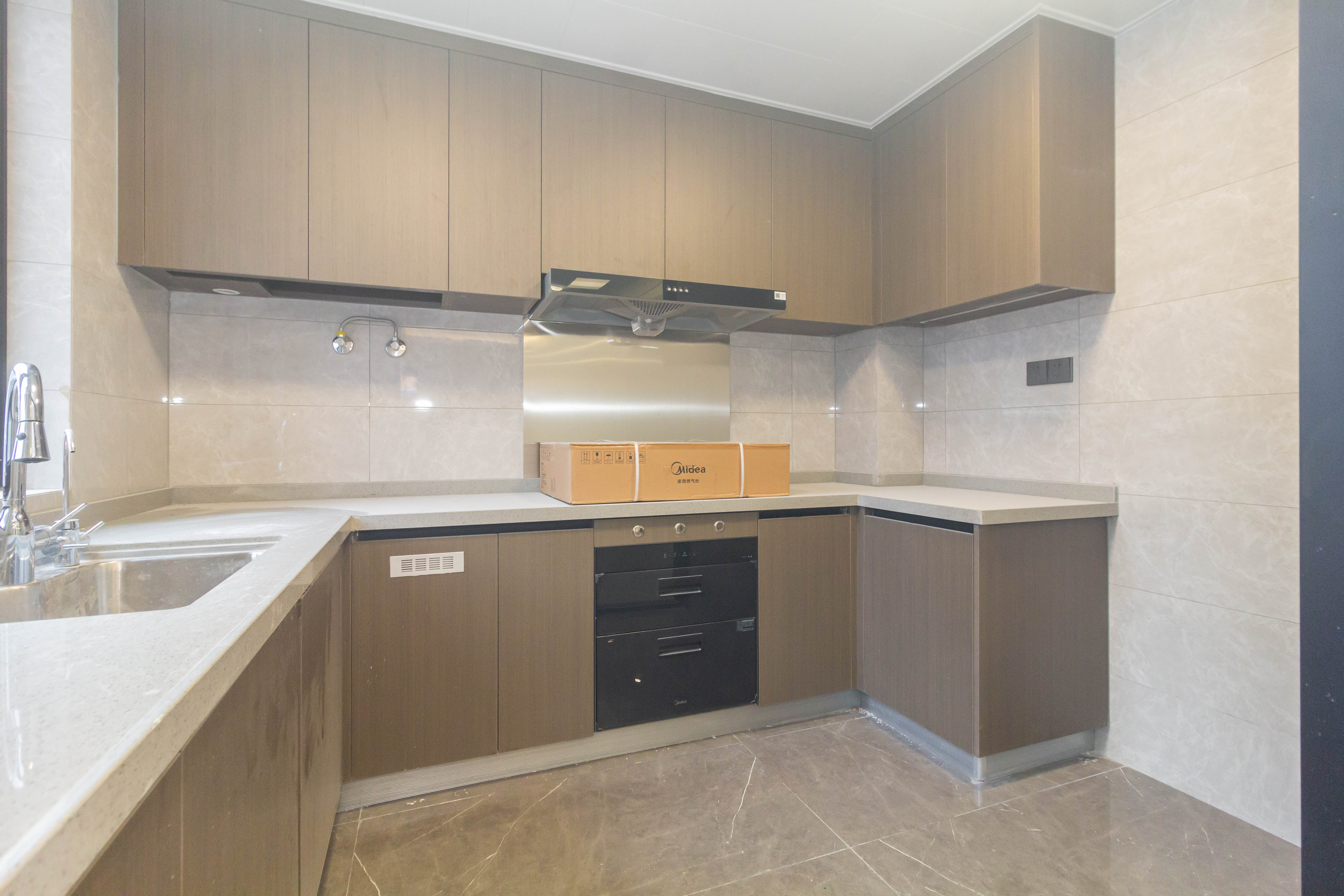 美的云樾  4室2厅2卫    308.0万 美的云樾  4室2厅2卫    308.0万厨房