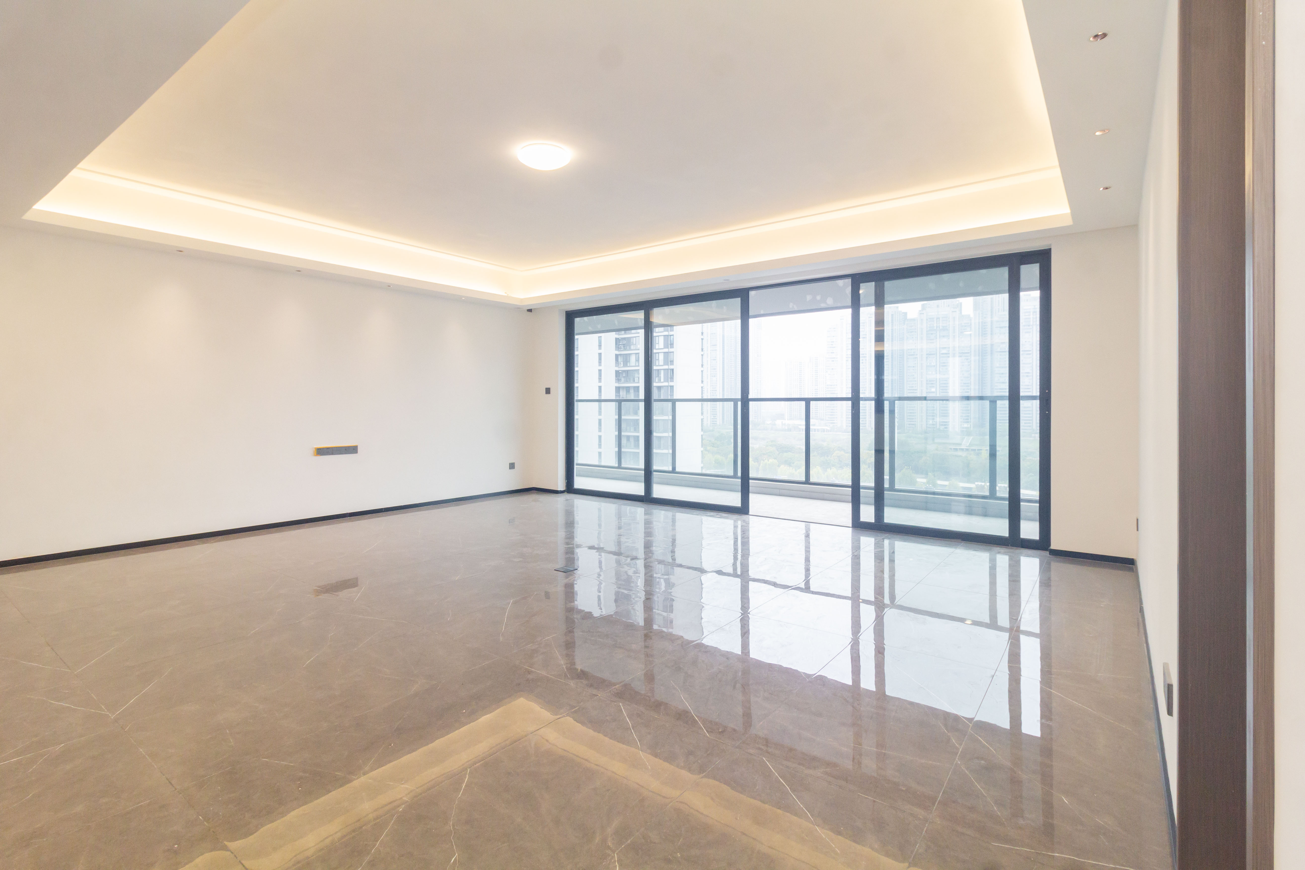 美的云樾  4室2厅2卫    308.0万 美的云樾  4室2厅2卫    308.0万客厅