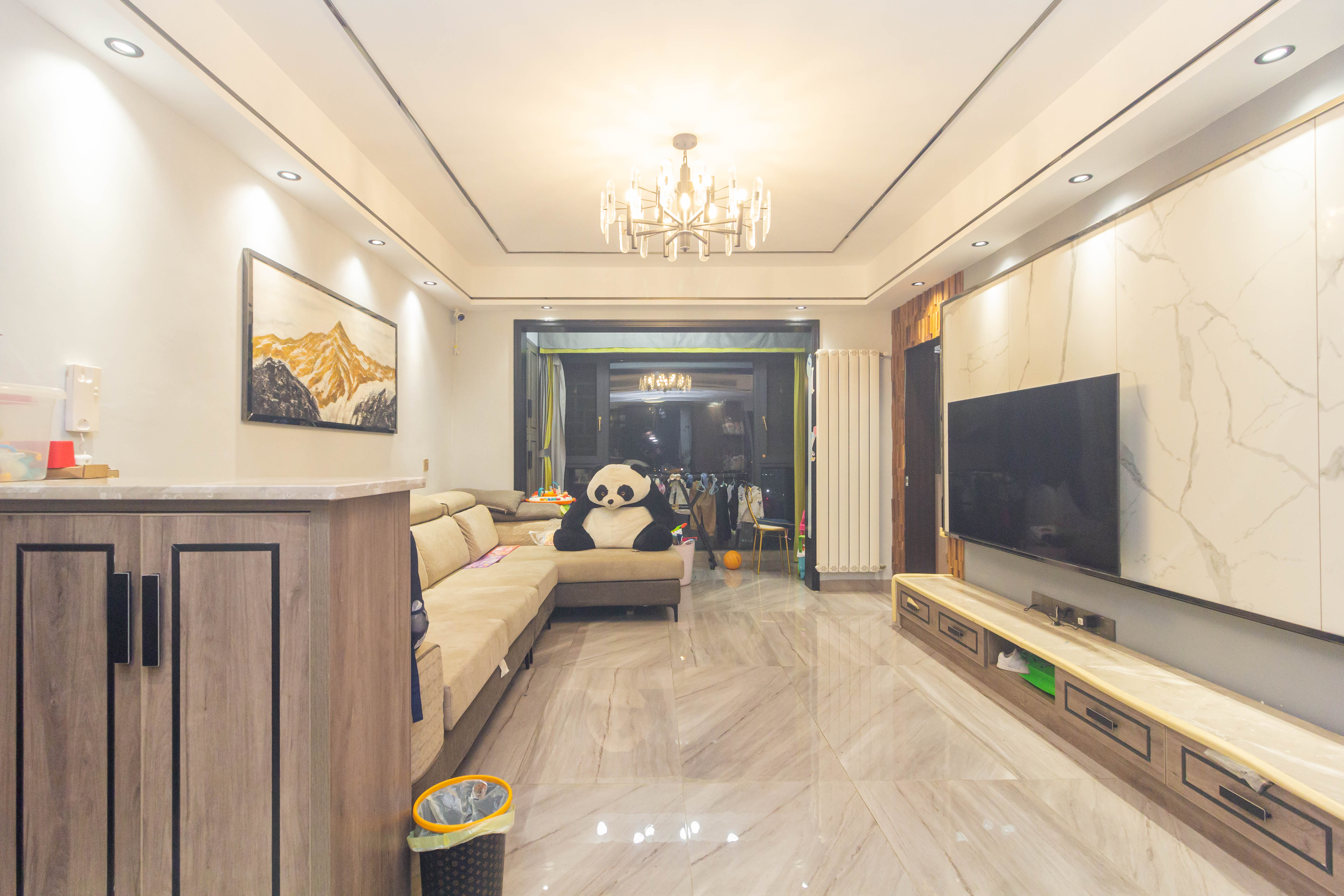 东方美地  4室2厅2卫    110.0万 东方美地  4室2厅2卫    110.0万客厅