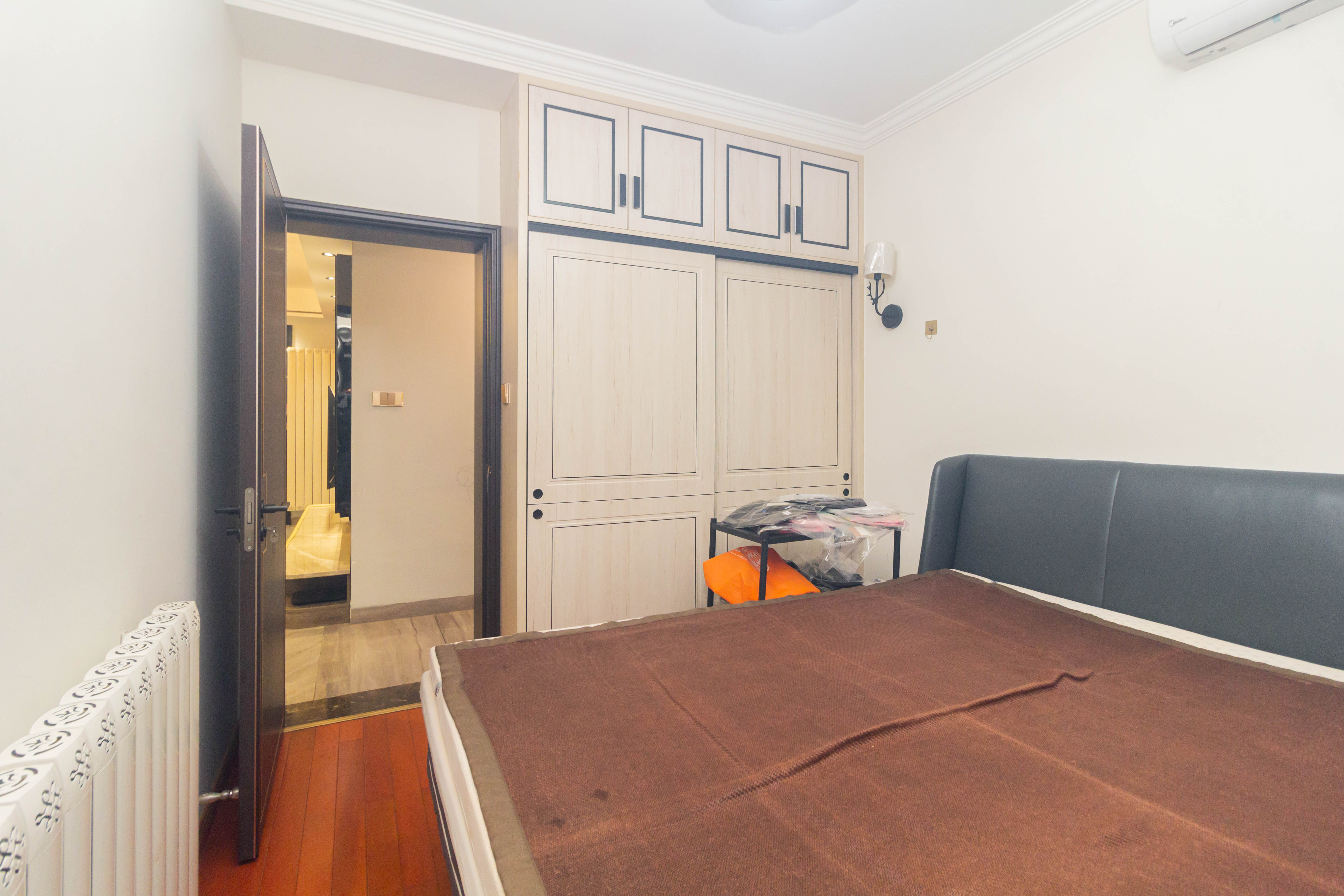 东方美地  4室2厅2卫    110.0万卧室