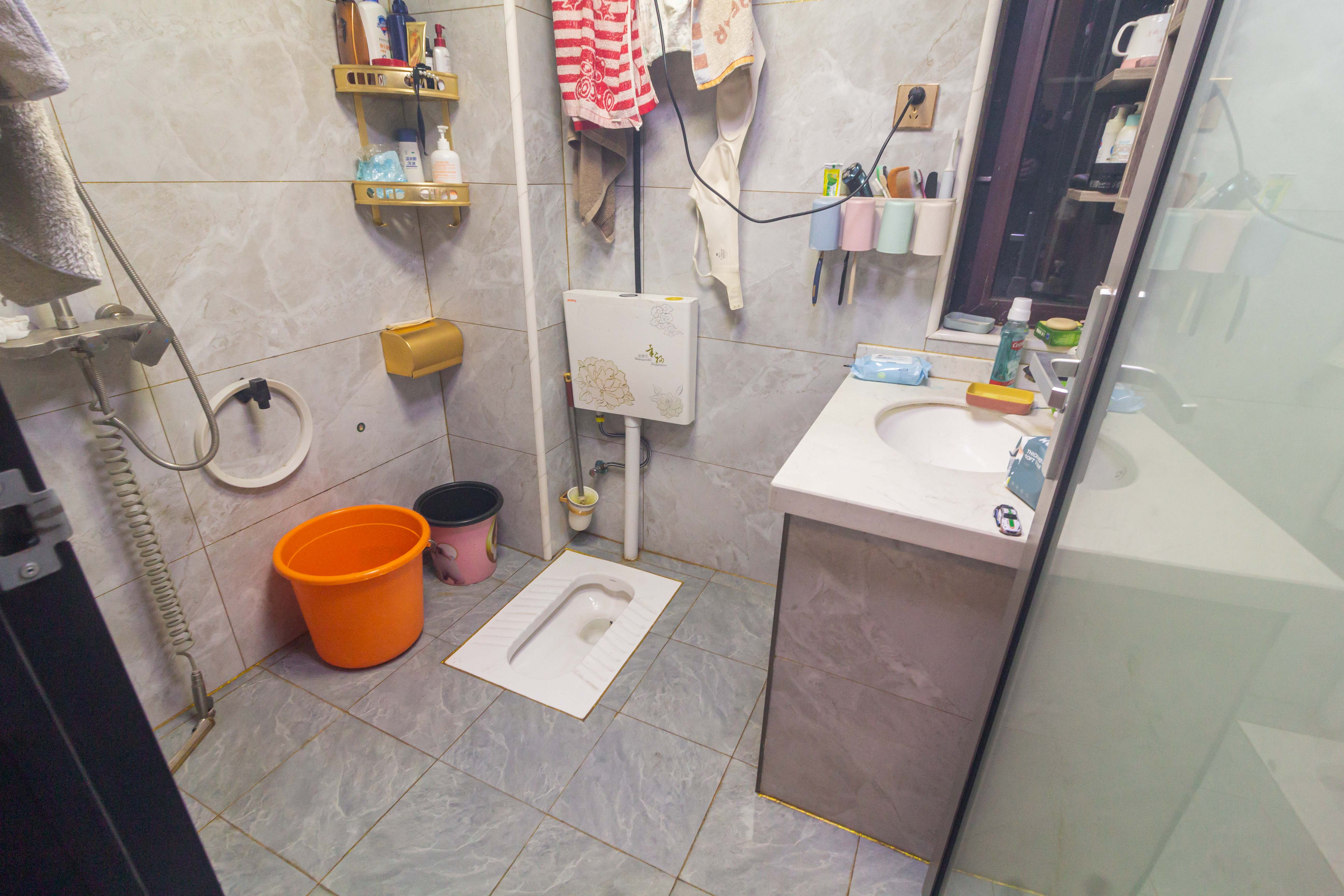 东方美地  4室2厅2卫    110.0万 东方美地  4室2厅2卫    110.0万卧室