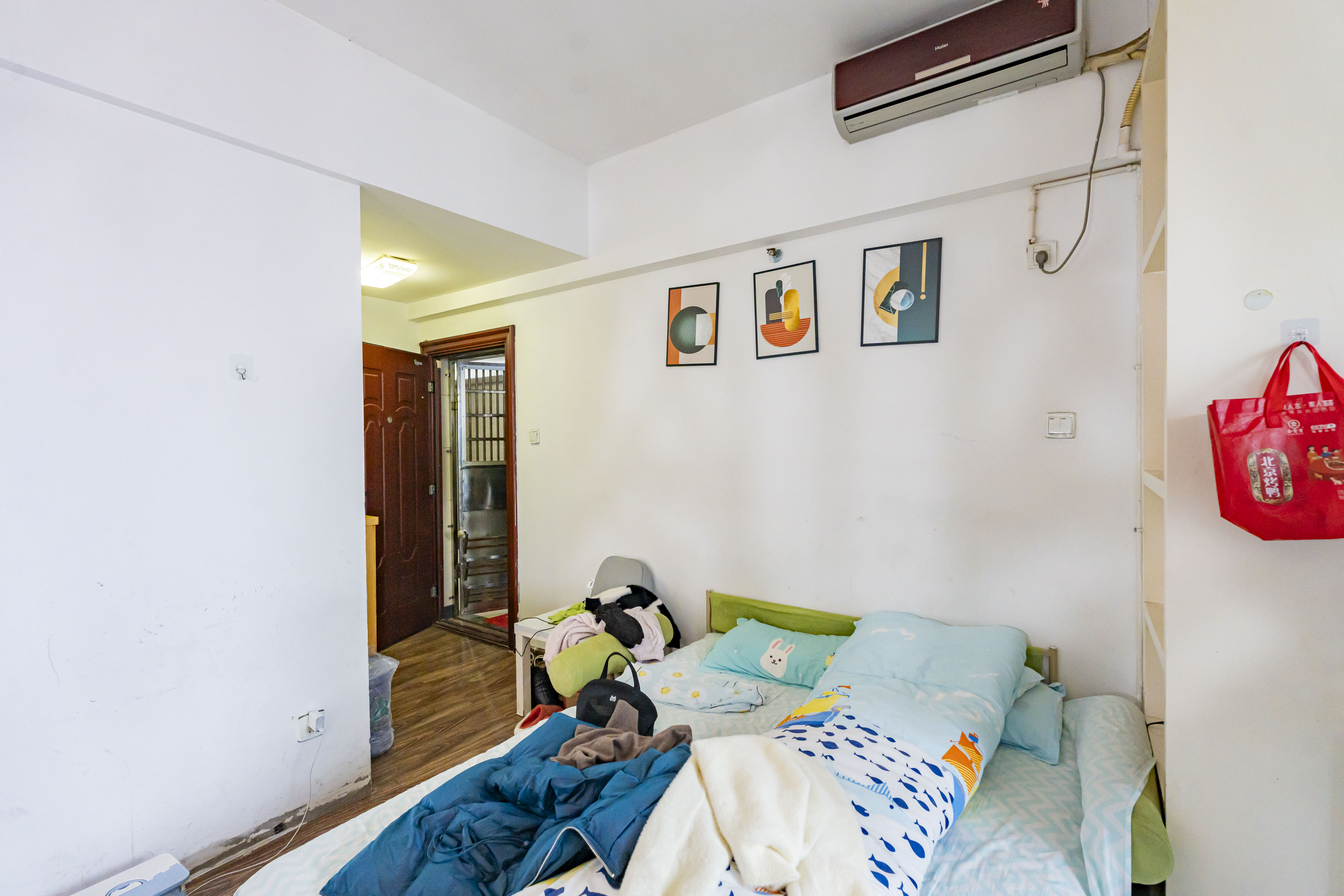 名富公寓  1室1厅1卫    35.0万客厅