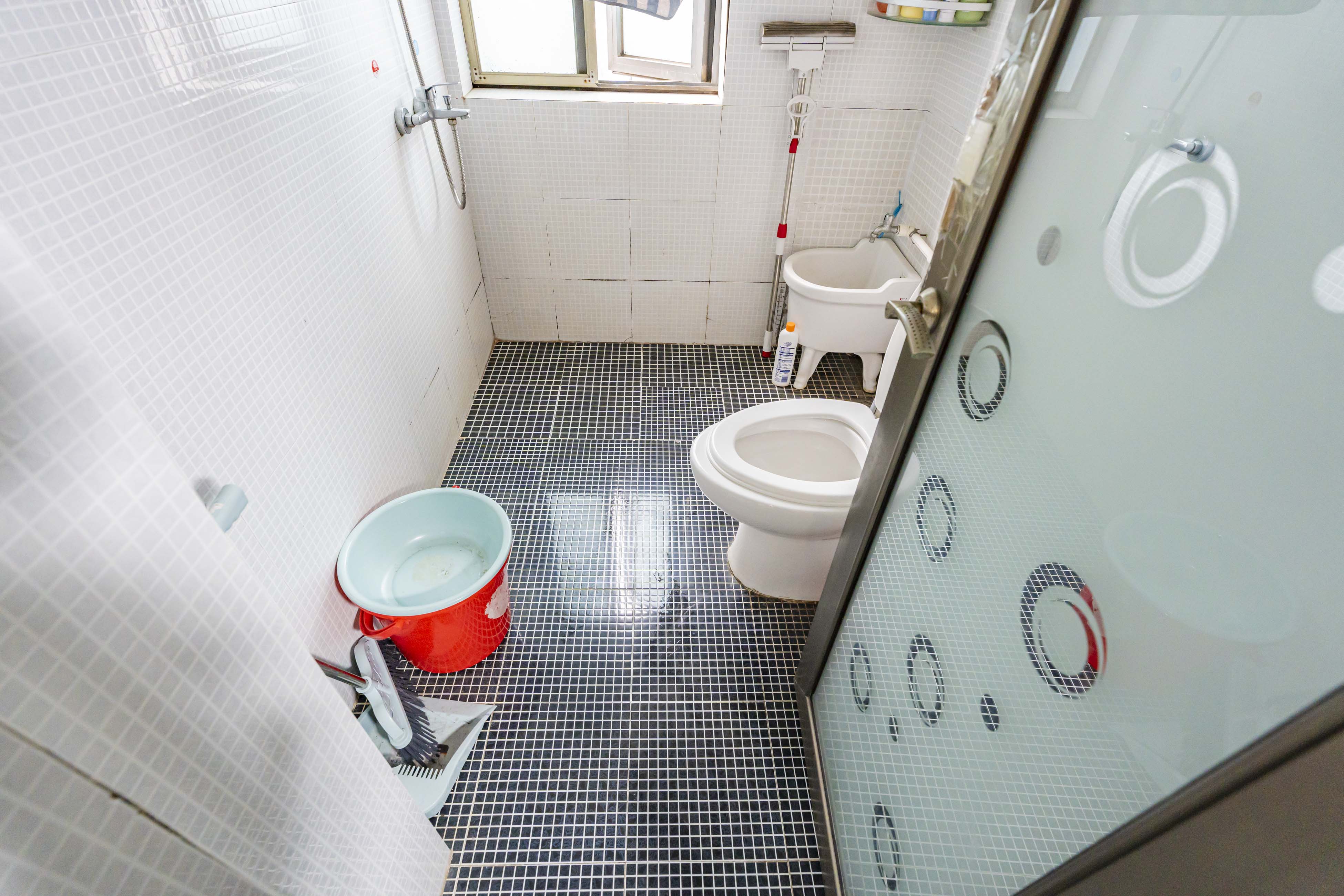 名富公寓  1室1厅1卫    35.0万卫生间