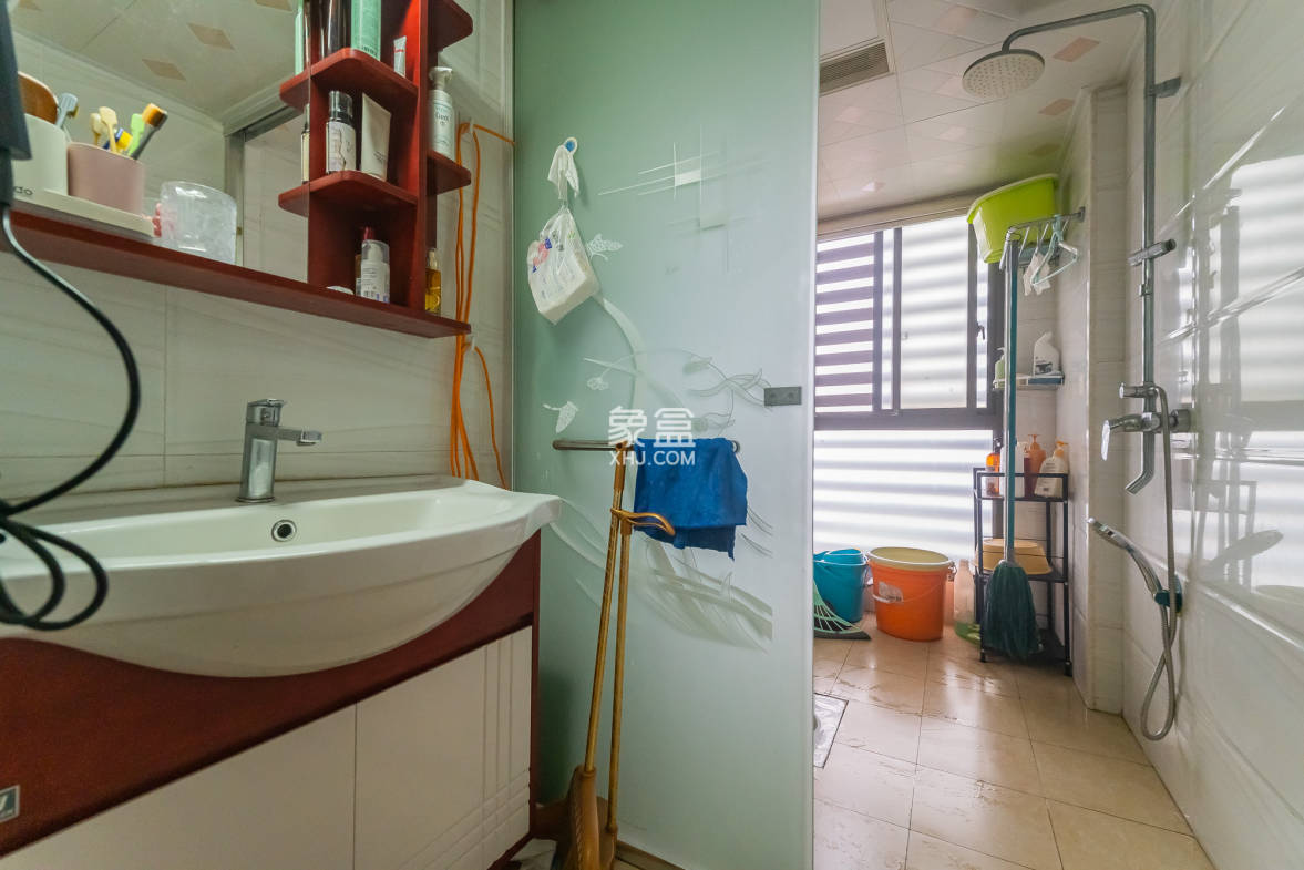 星湖湾一期高层 4室2厅1卫 98.0万 星湖湾一期高层 4室2厅1卫 98.0万卫生间