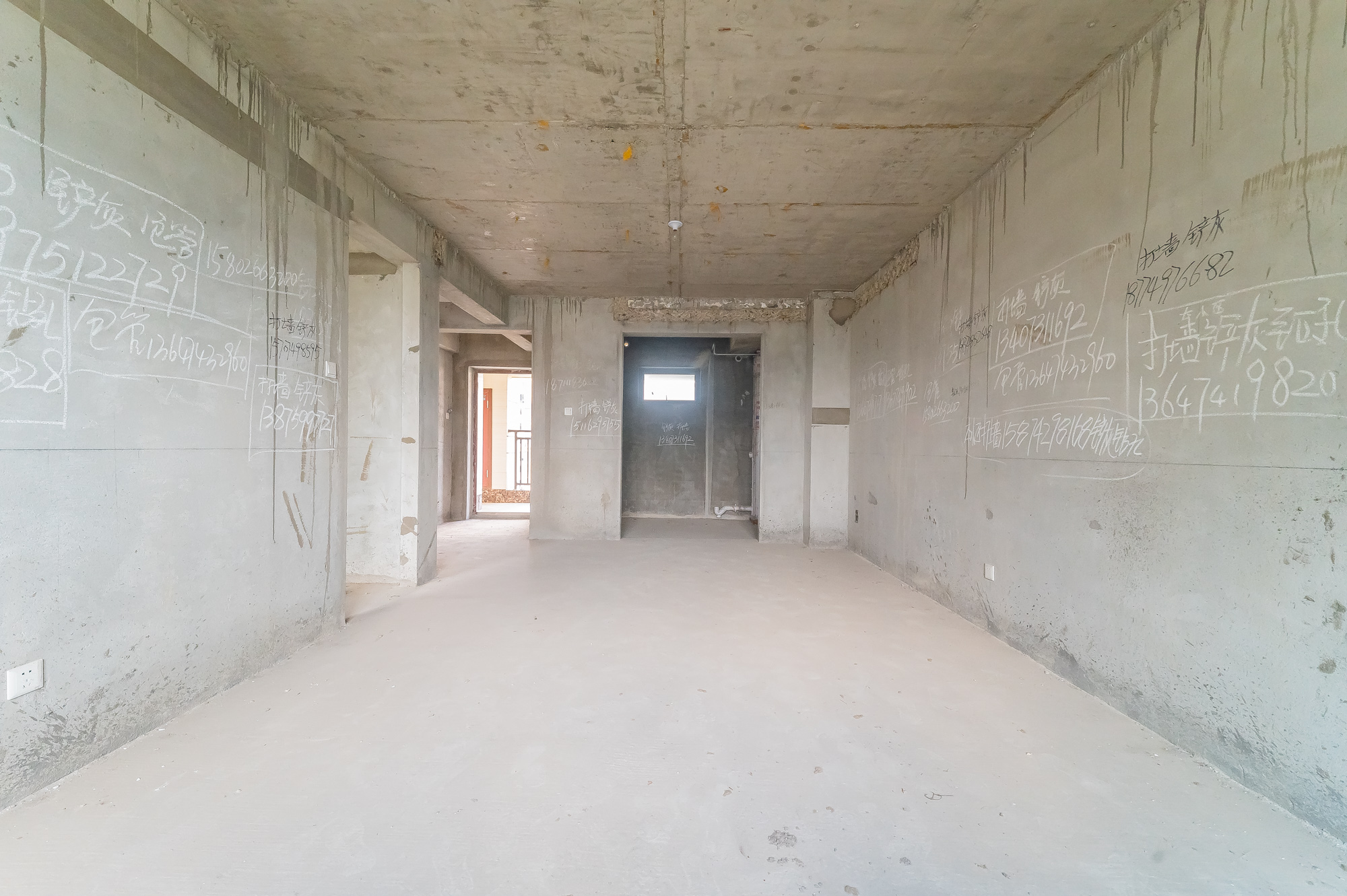 星湖湾二期高层  4室2厅2卫    89.0万 星湖湾二期高层  4室2厅2卫    89.0万客厅