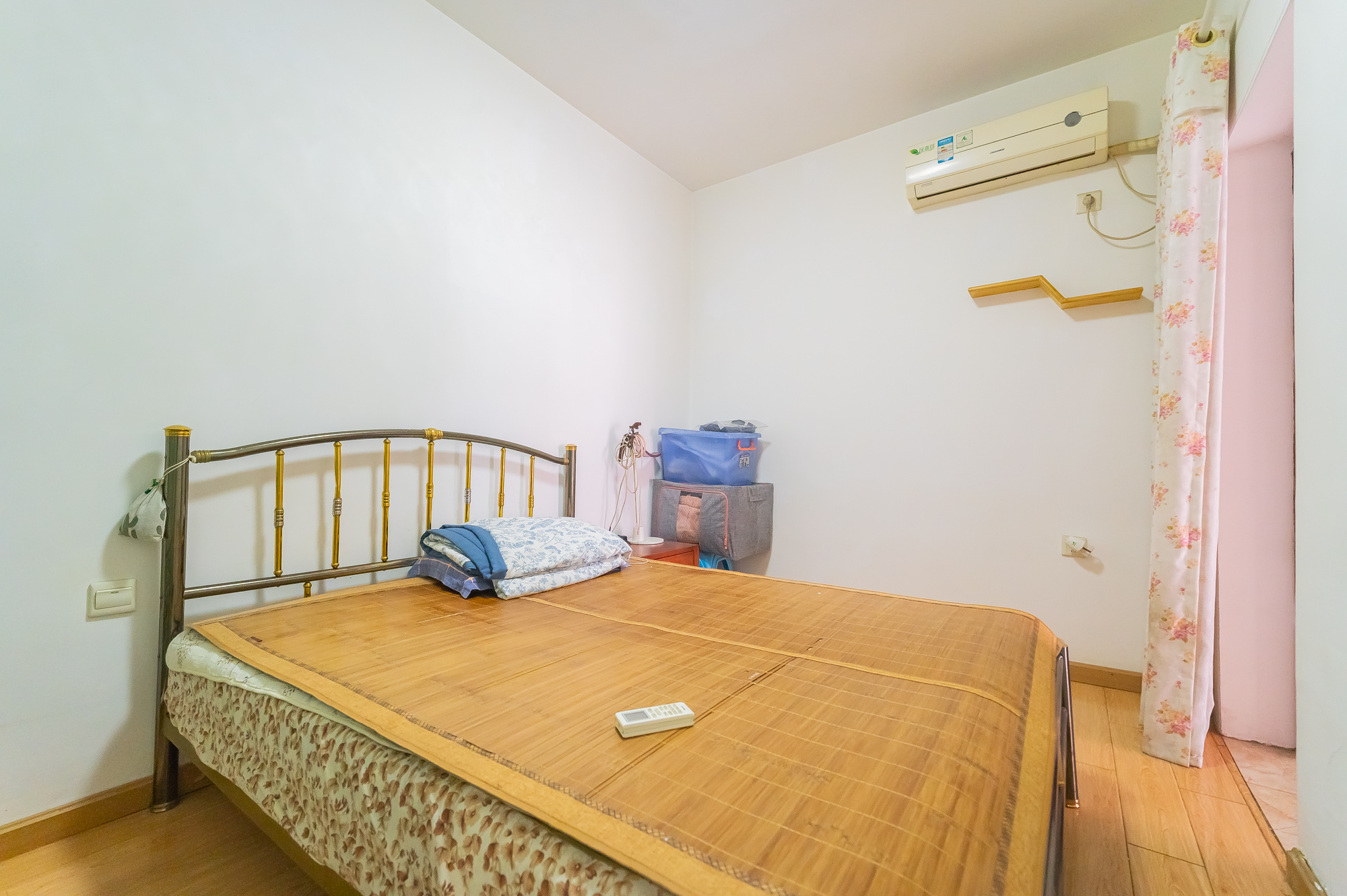 警苑星城 2室2厅1卫 56.0万 警苑星城 2室2厅1卫 56.0万卧室