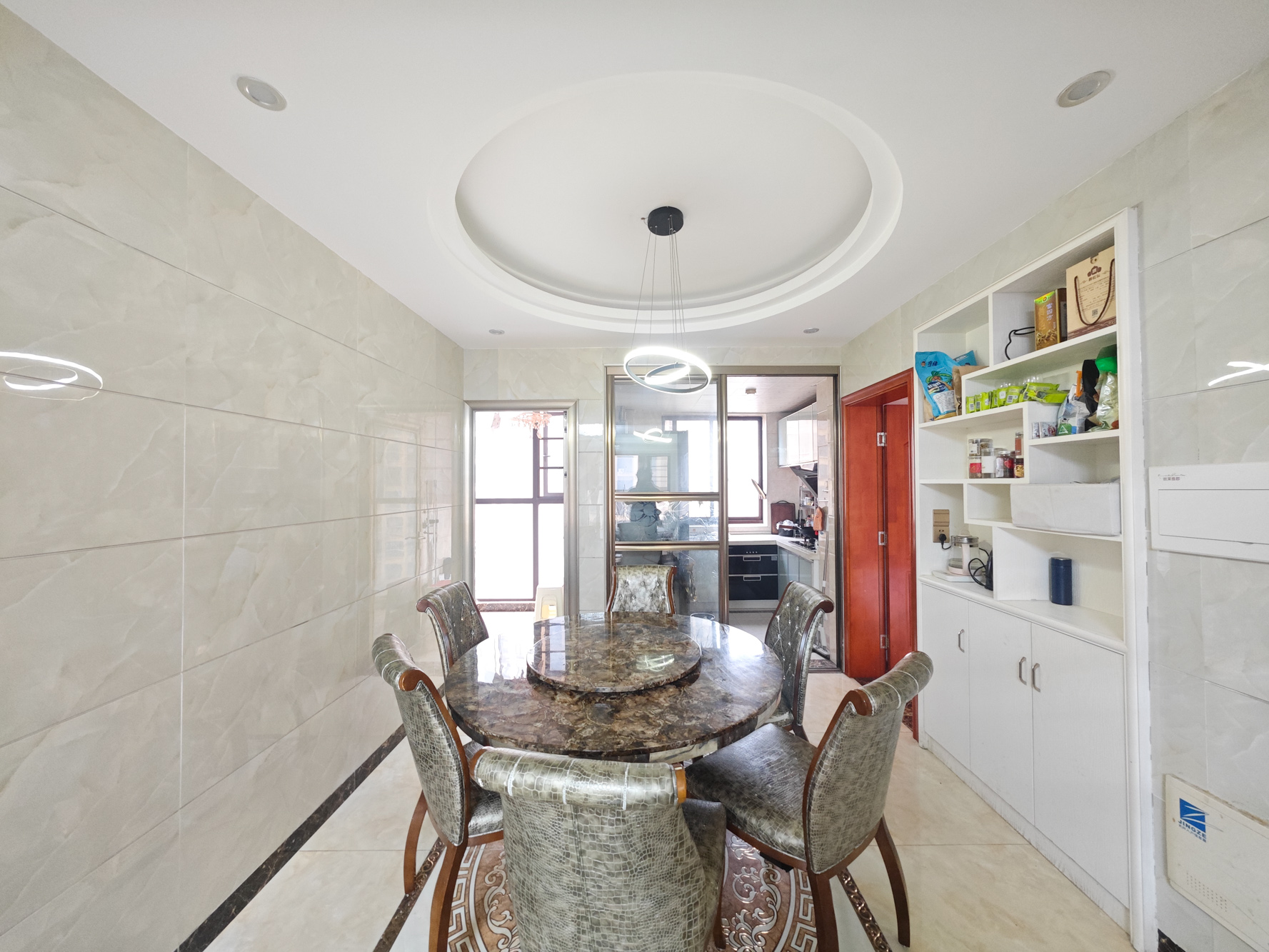 欧莱雅郡 4室2厅2卫 98.0万 欧莱雅郡 4室2厅2卫 98.0万客厅