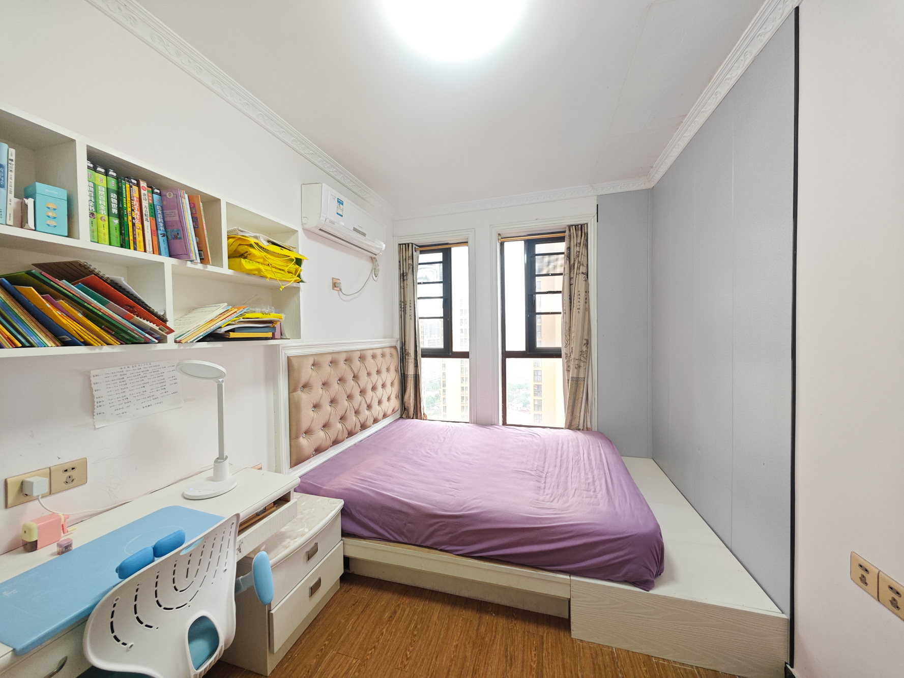 欧莱雅郡 4室2厅2卫 98.0万 欧莱雅郡 4室2厅2卫 98.0万卧室