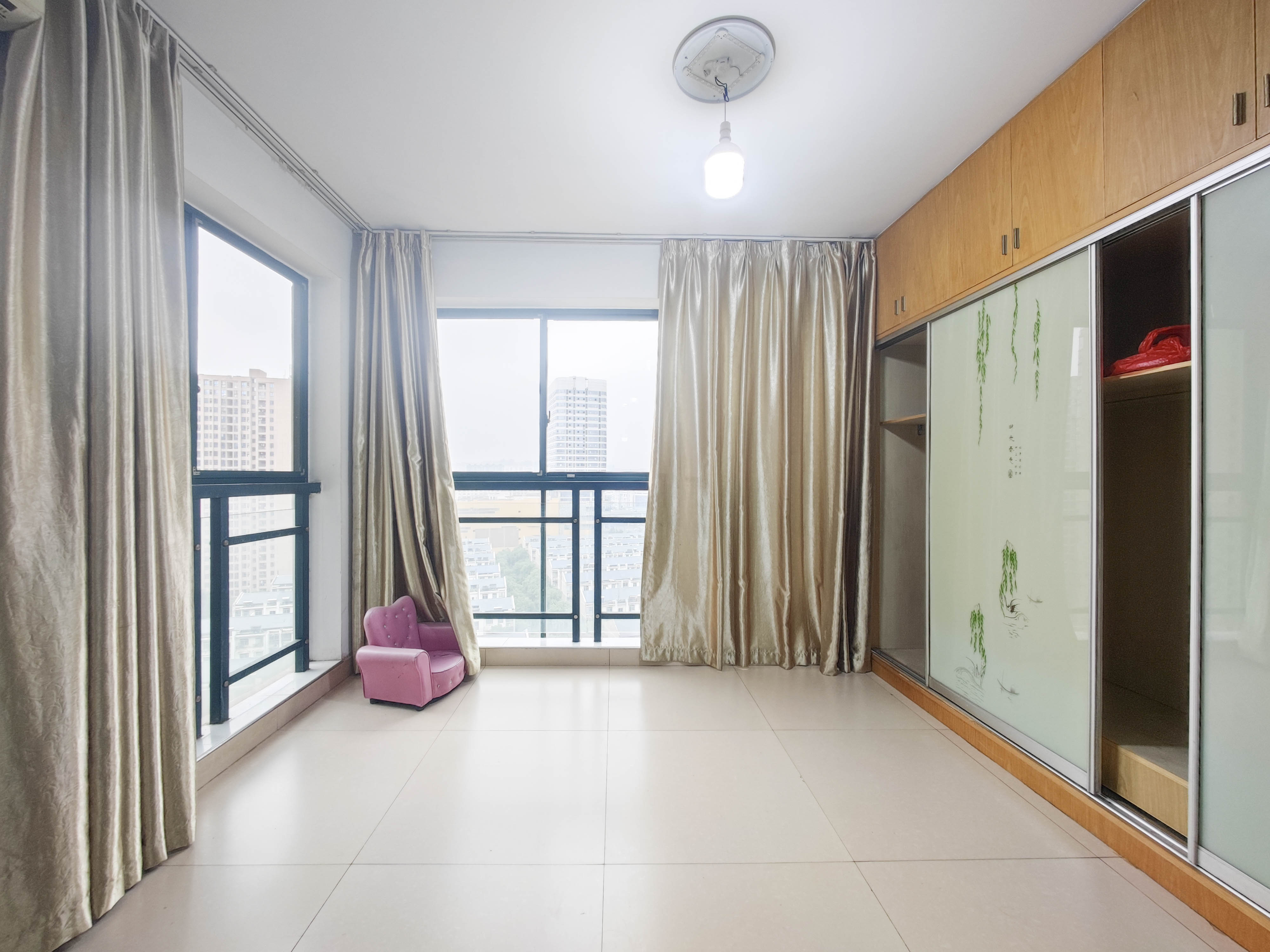 华盛世纪新城 2室2厅1卫 64.8万 华盛世纪新城 2室2厅1卫 64.8万阳台