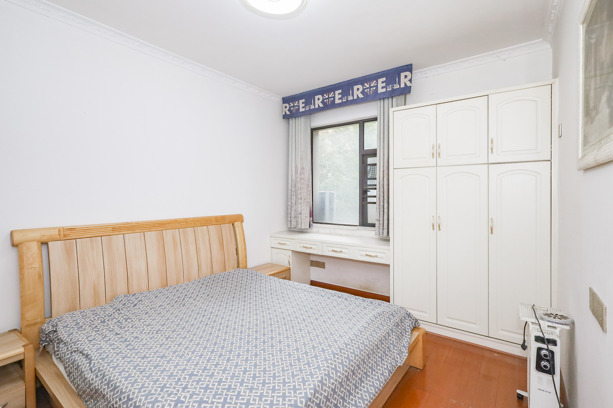 阳光丽城  3室2厅1卫   118.00万卧室