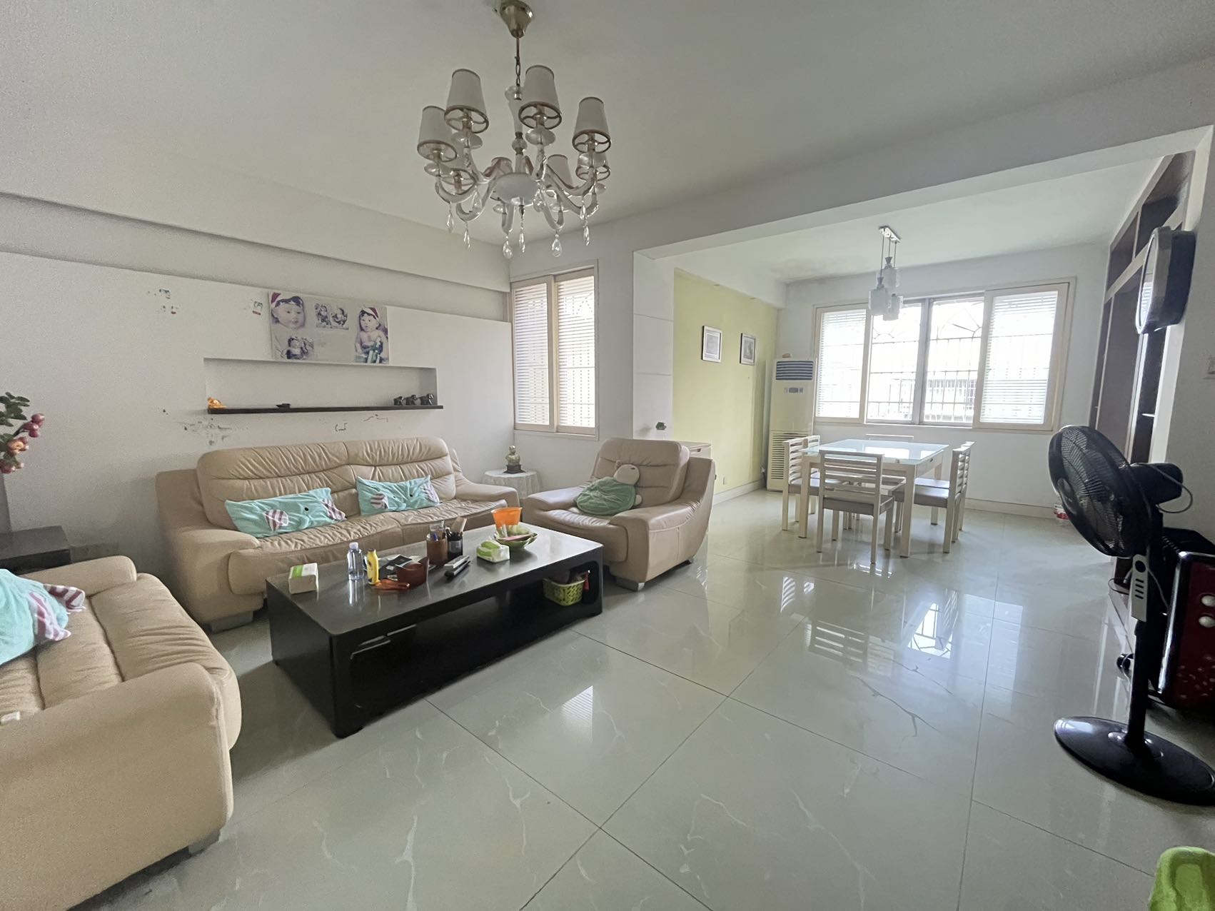 长征花园 3室2厅2卫 2100.0元/月 长征花园 3室2厅2卫 2100.0元/月室内图