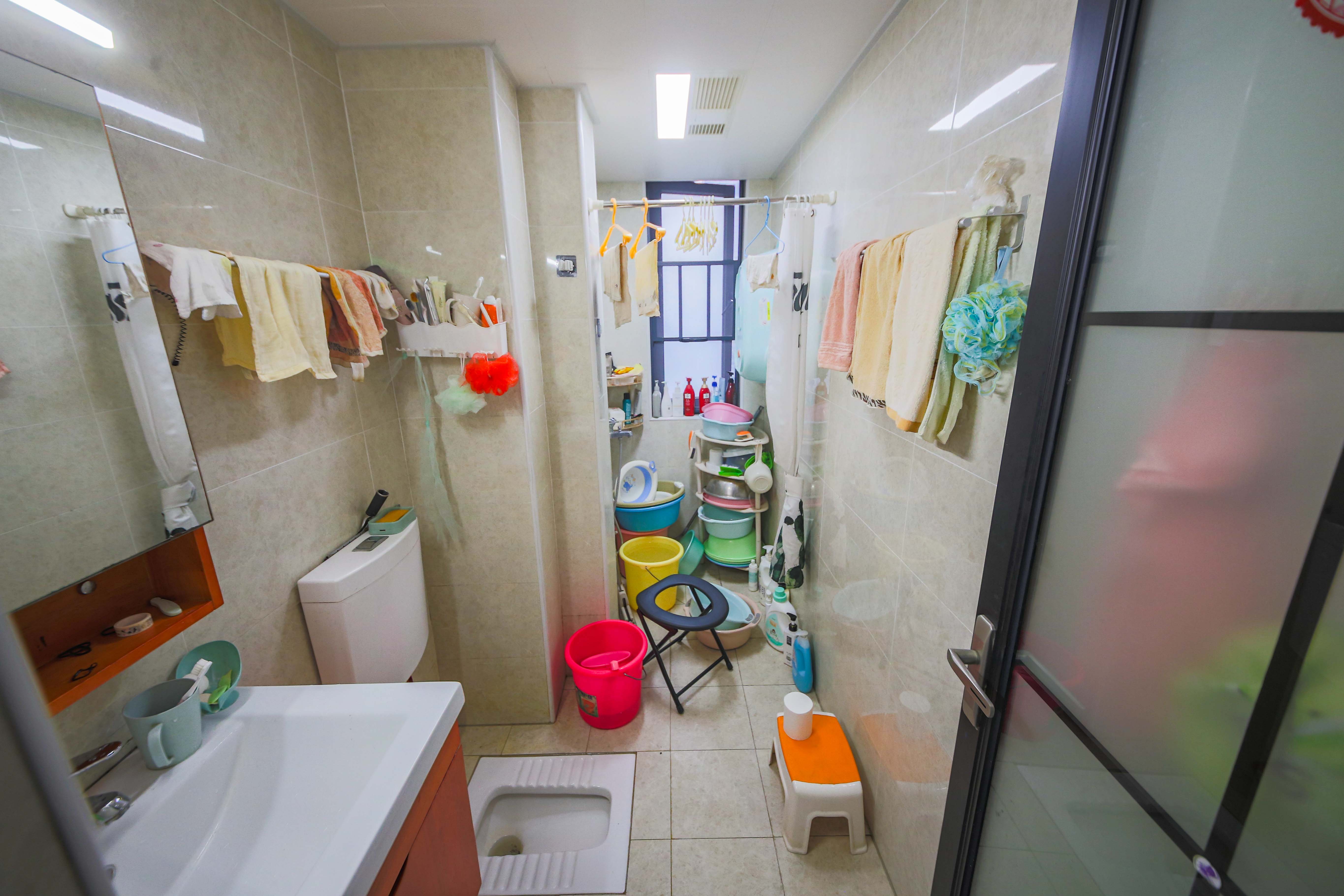 轻盐阳光CEO(轻盐雅苑)(轻奢时代) 4室2厅2卫 105.0万 轻盐阳光CEO(轻盐雅苑)(轻奢时代) 4室2厅2卫 105.0万卫生间