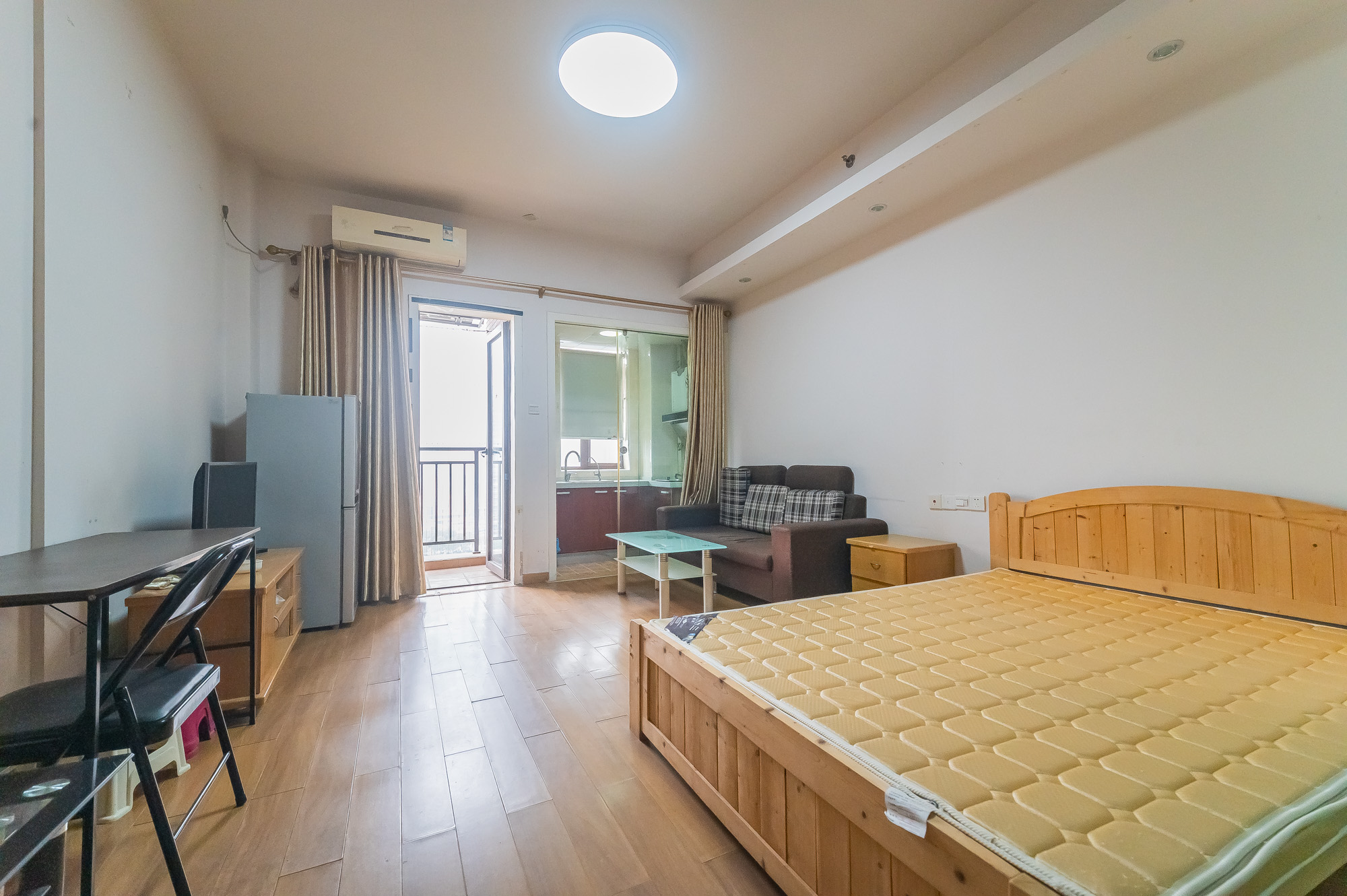 水岸世景  1室1厅1卫   28.00万客厅