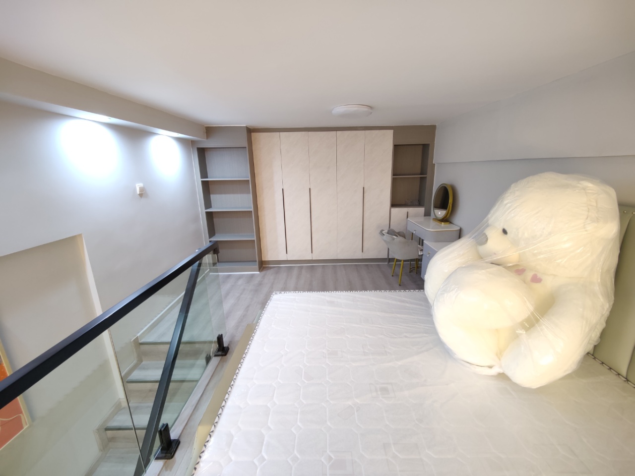 藏珑湖上公馆  1室1厅1卫   2500.00元/月室内图