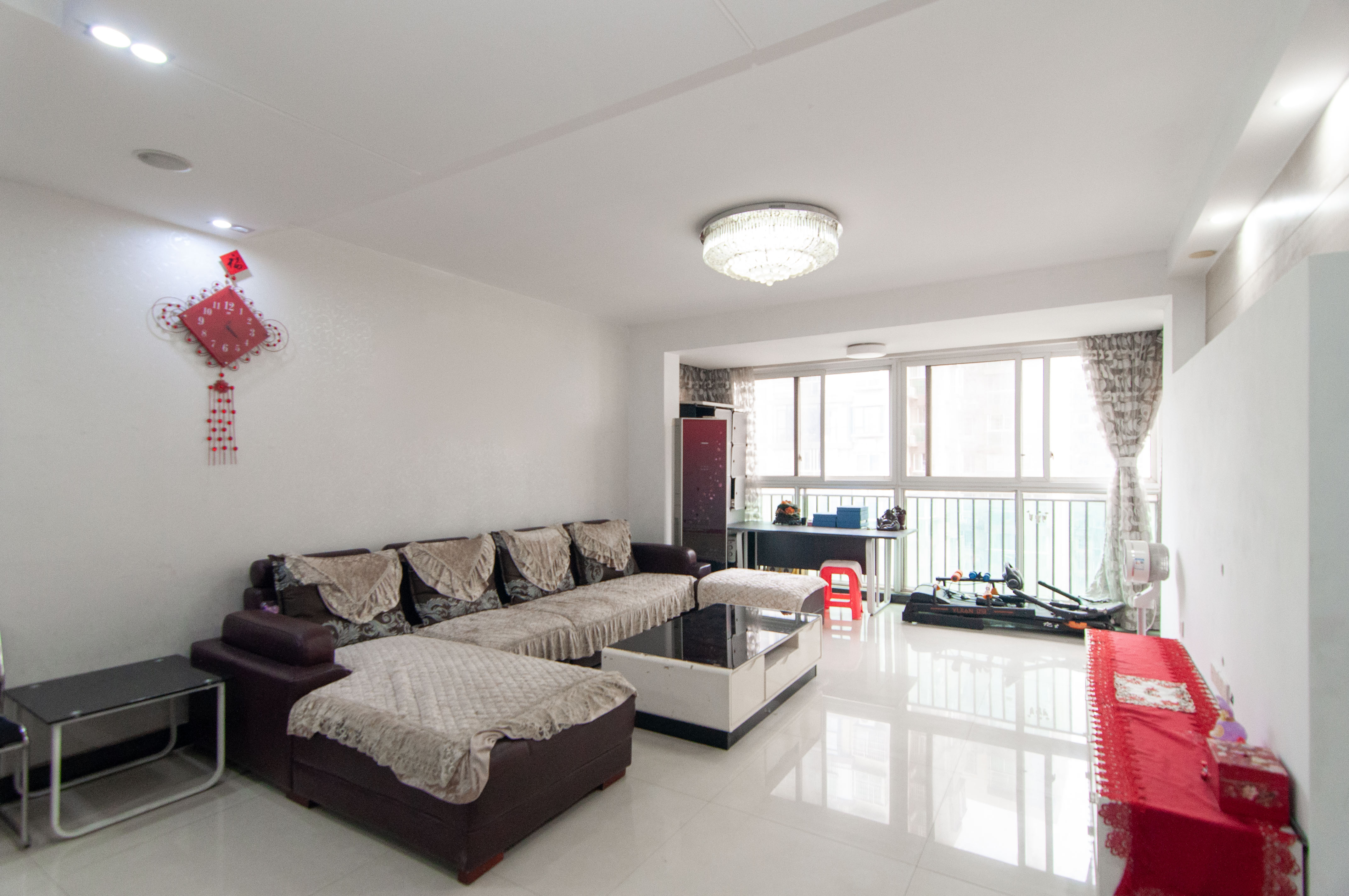 麓谷加州阳光 3室2厅2卫 92.00万 麓谷加州阳光 3室2厅2卫 92.00万客厅