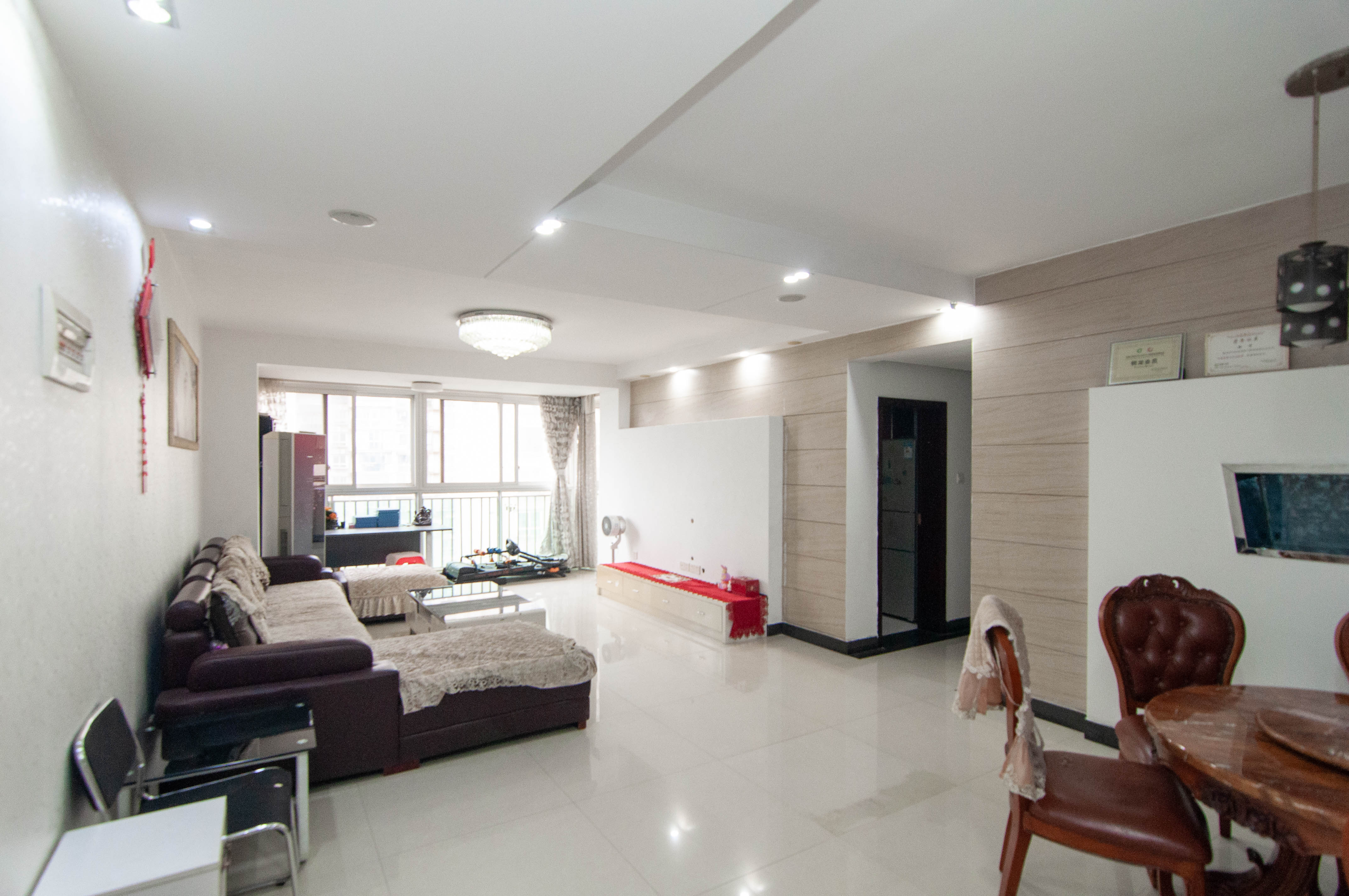 麓谷加州阳光 3室2厅2卫 92.00万 麓谷加州阳光 3室2厅2卫 92.00万客厅