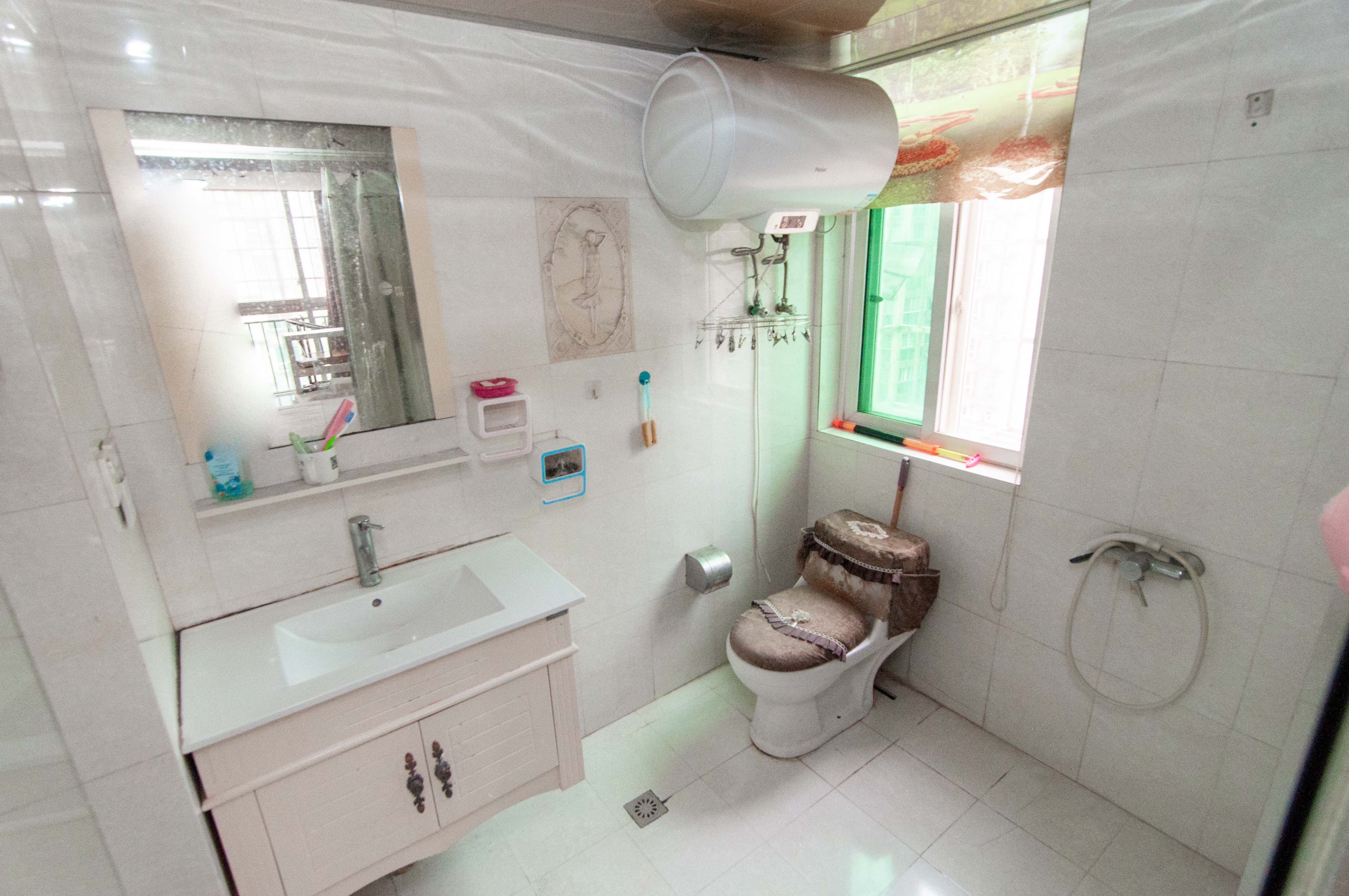 麓谷加州阳光 3室2厅2卫 92.00万 麓谷加州阳光 3室2厅2卫 92.00万卫生间