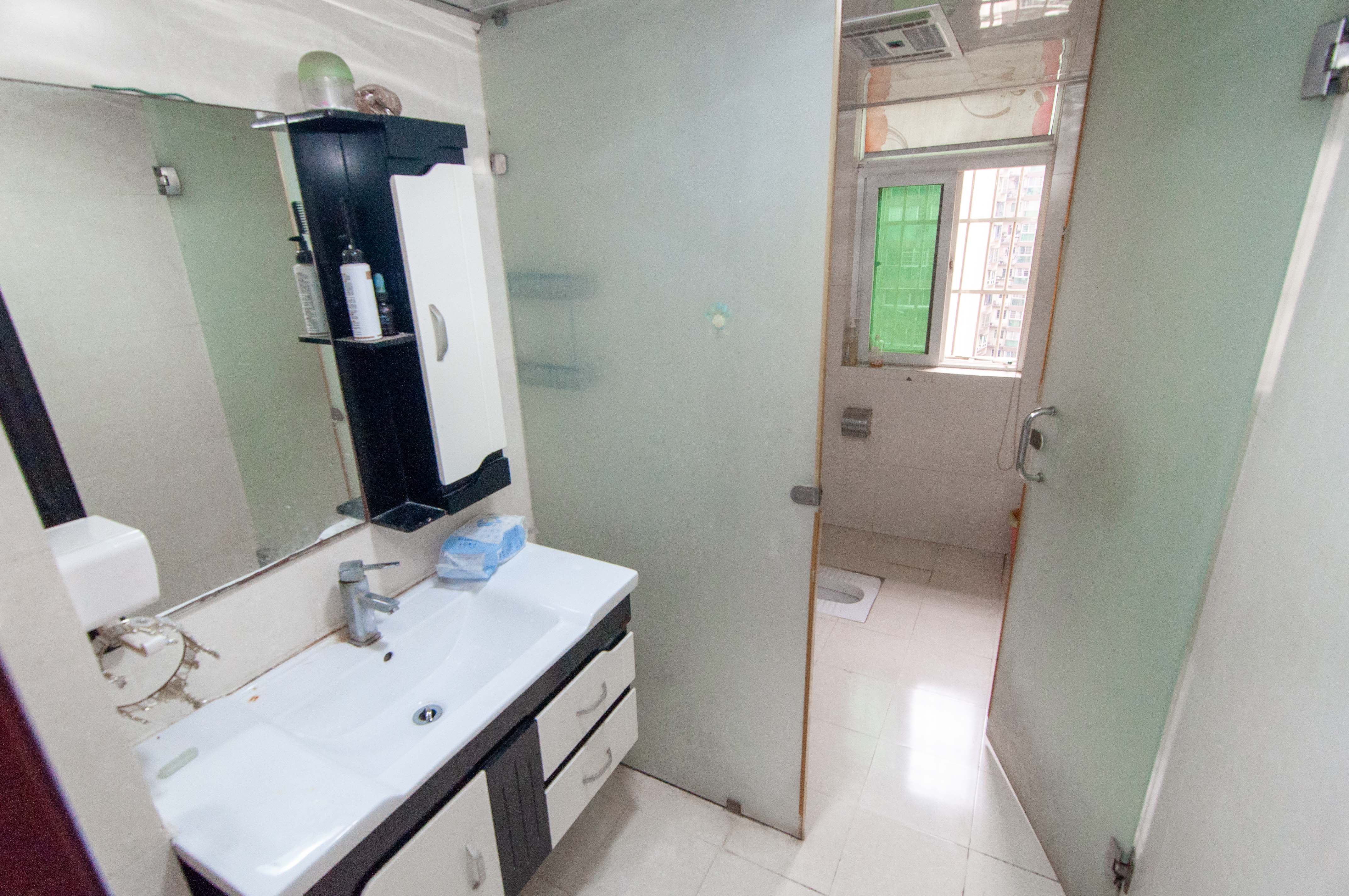 麓谷加州阳光 3室2厅2卫 92.00万 麓谷加州阳光 3室2厅2卫 92.00万卫生间