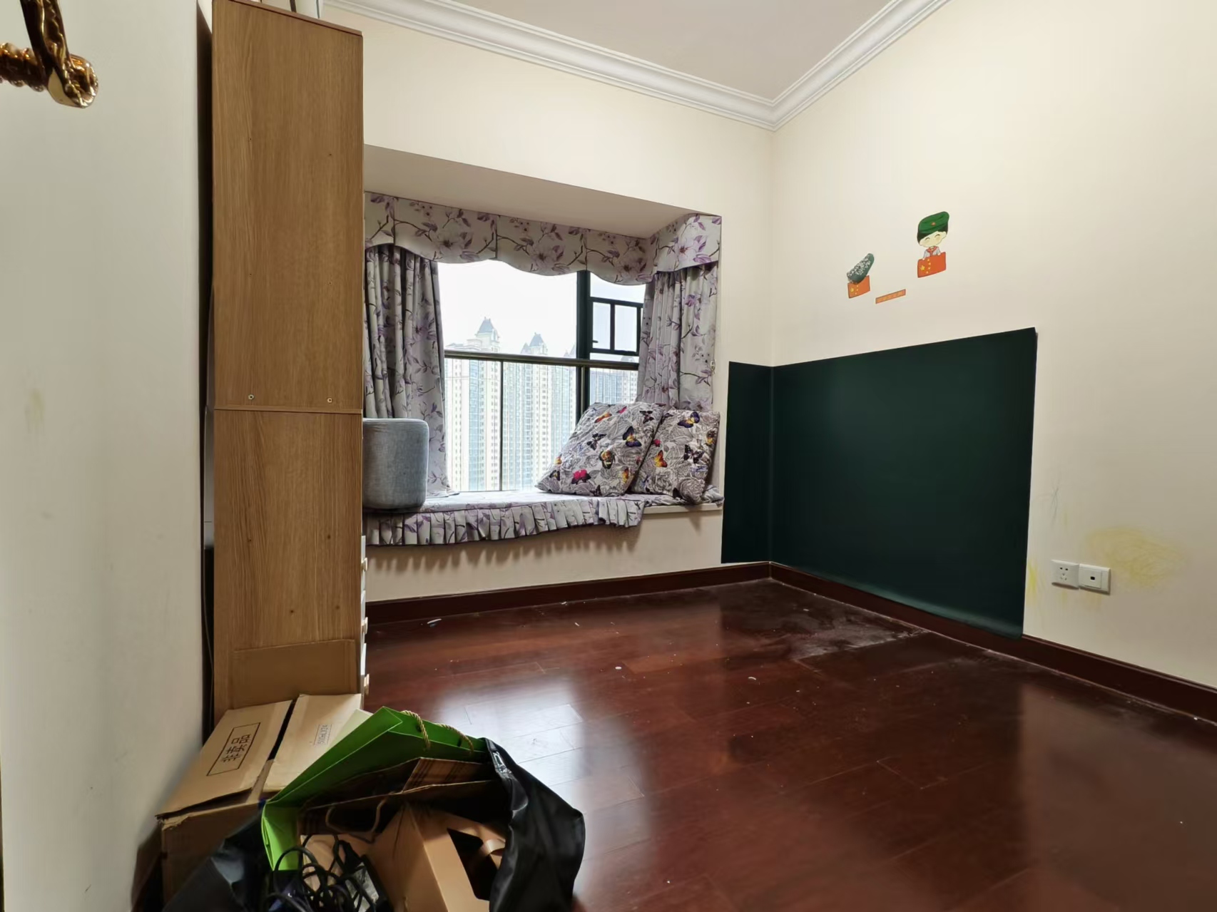 恒大雅苑 3室2厅1卫 2500.0元/月 恒大雅苑 3室2厅1卫 2500.0元/月室内图